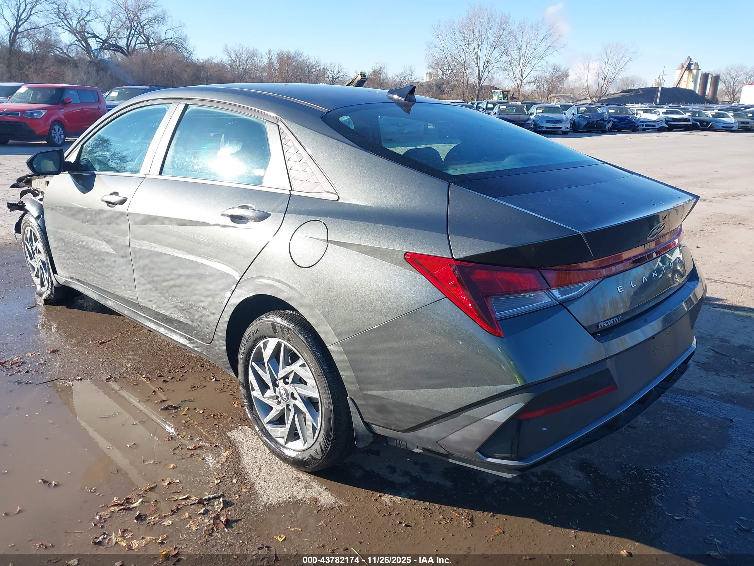 HYUNDAI ELANTRA image 3