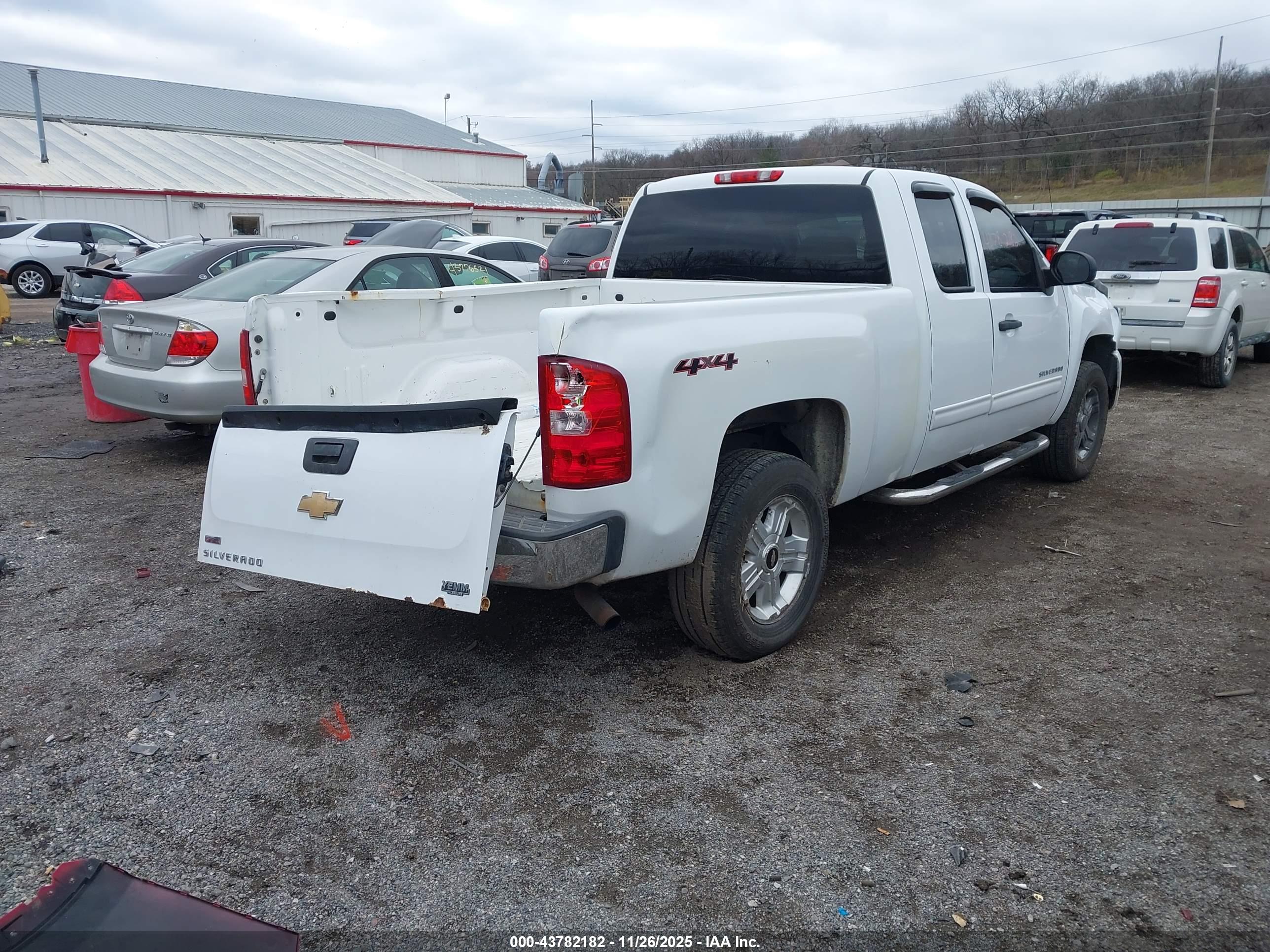 CHEVROLET SILVERADO image 4