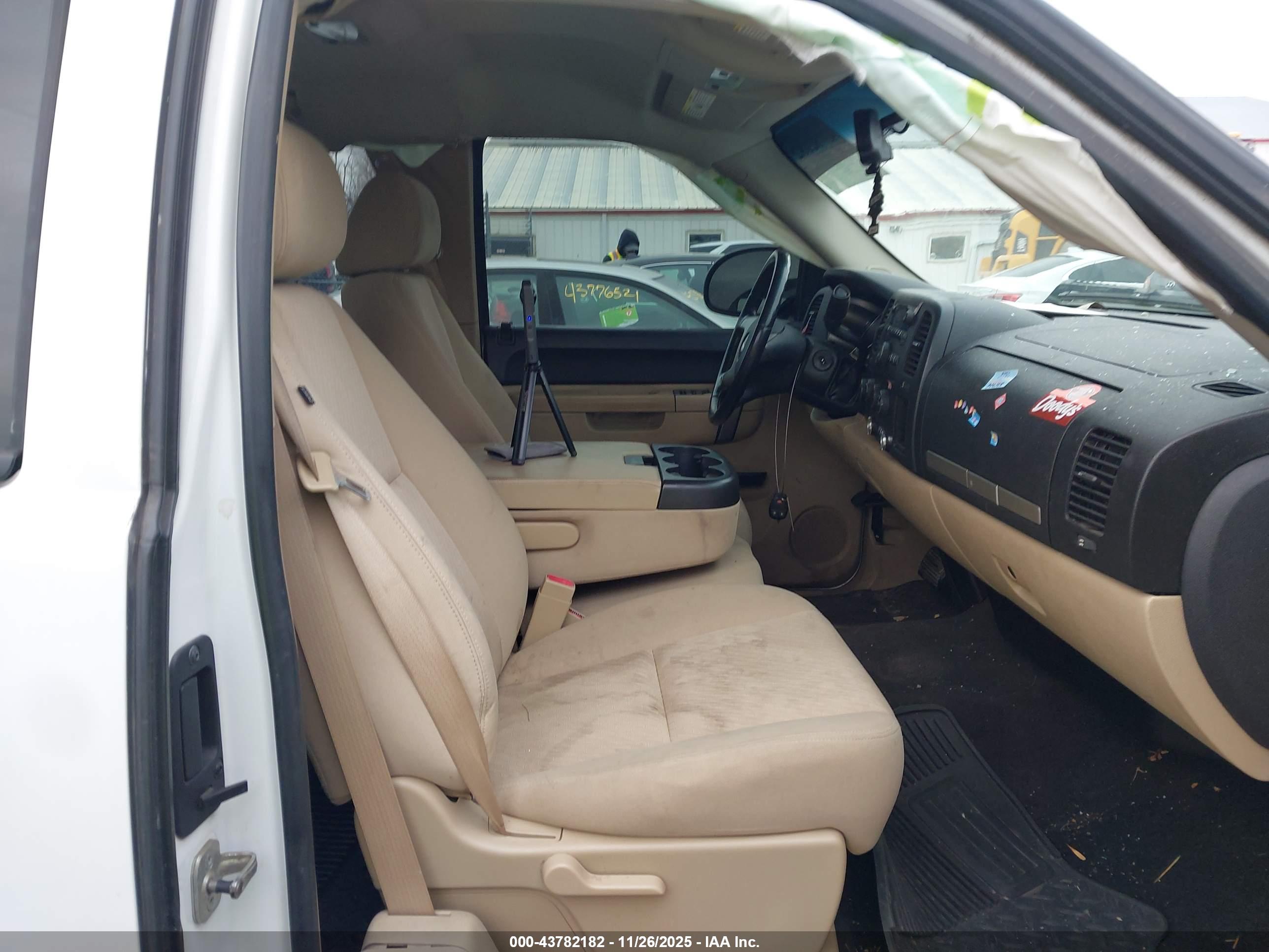 CHEVROLET SILVERADO image 5
