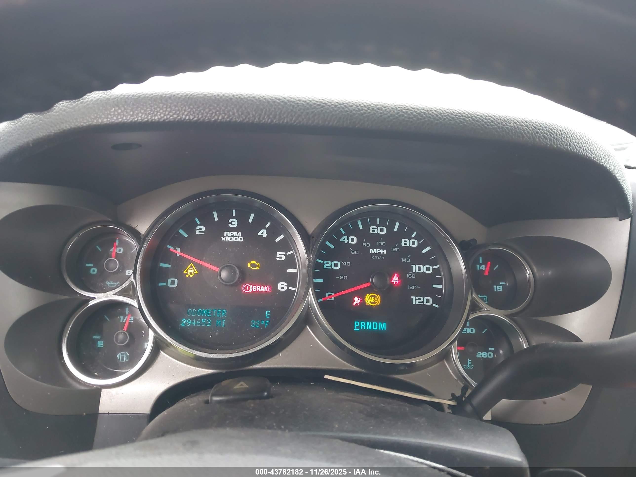 CHEVROLET SILVERADO image 7