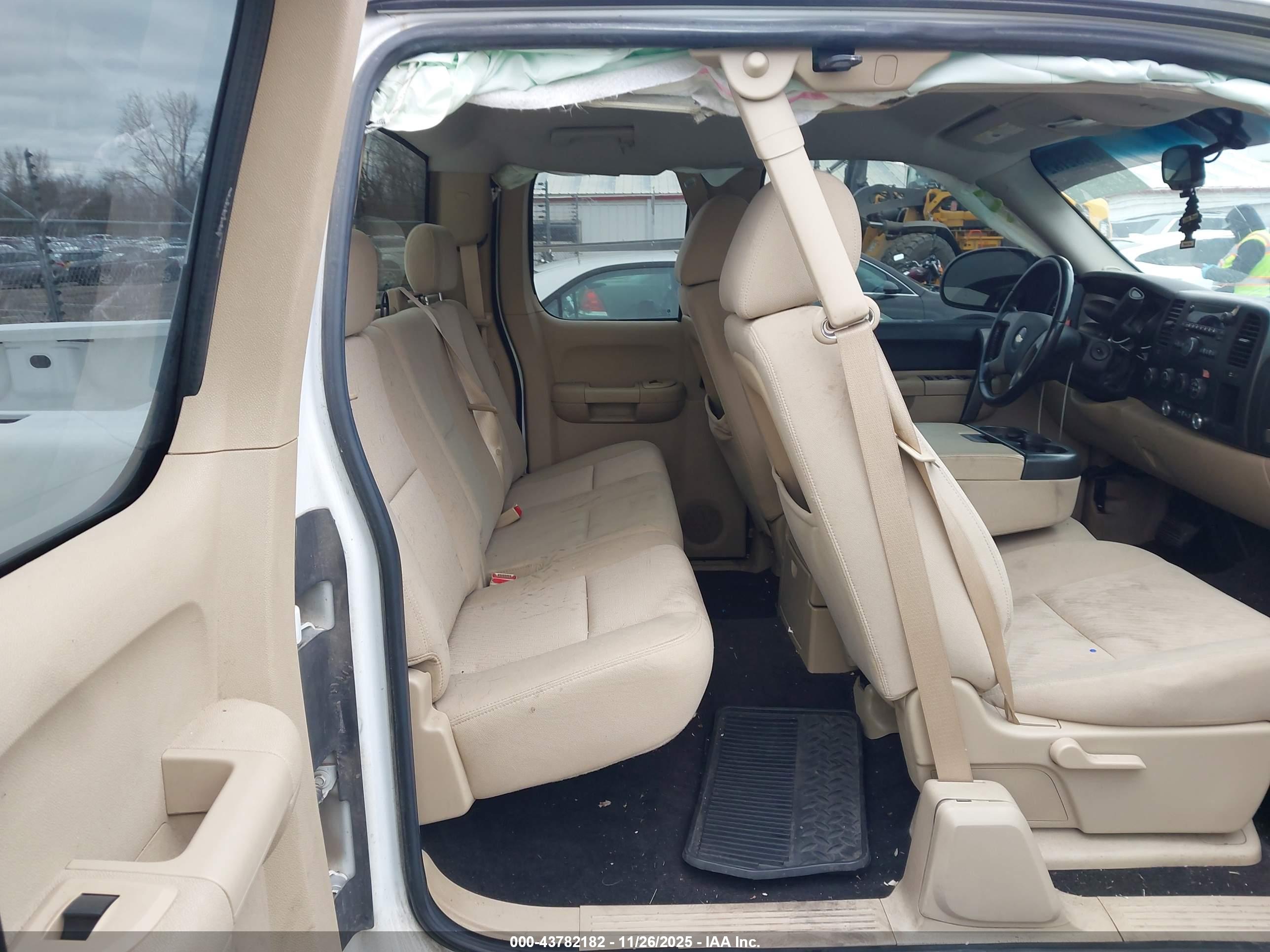 CHEVROLET SILVERADO image 8