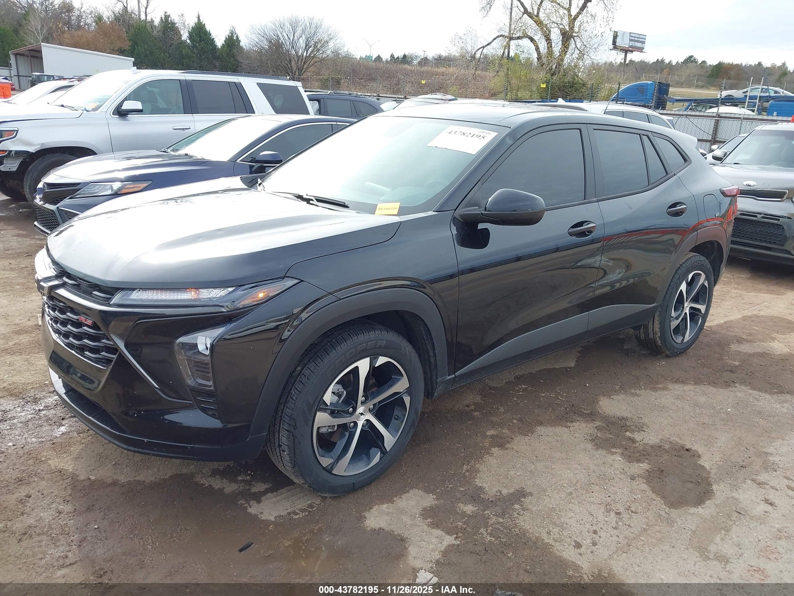 CHEVROLET TRAX image 2