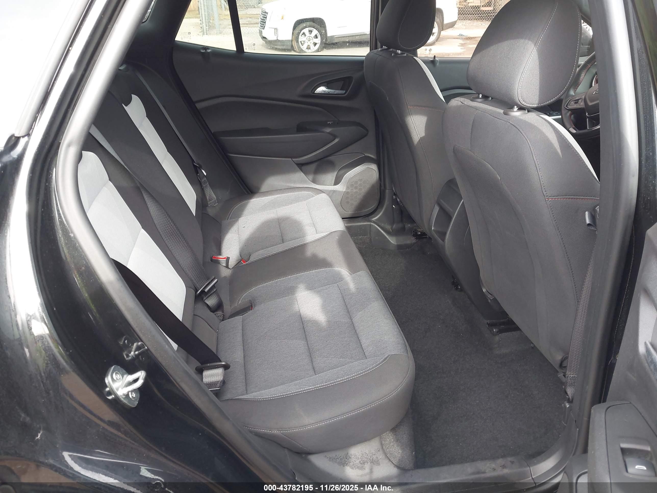 CHEVROLET TRAX image 8