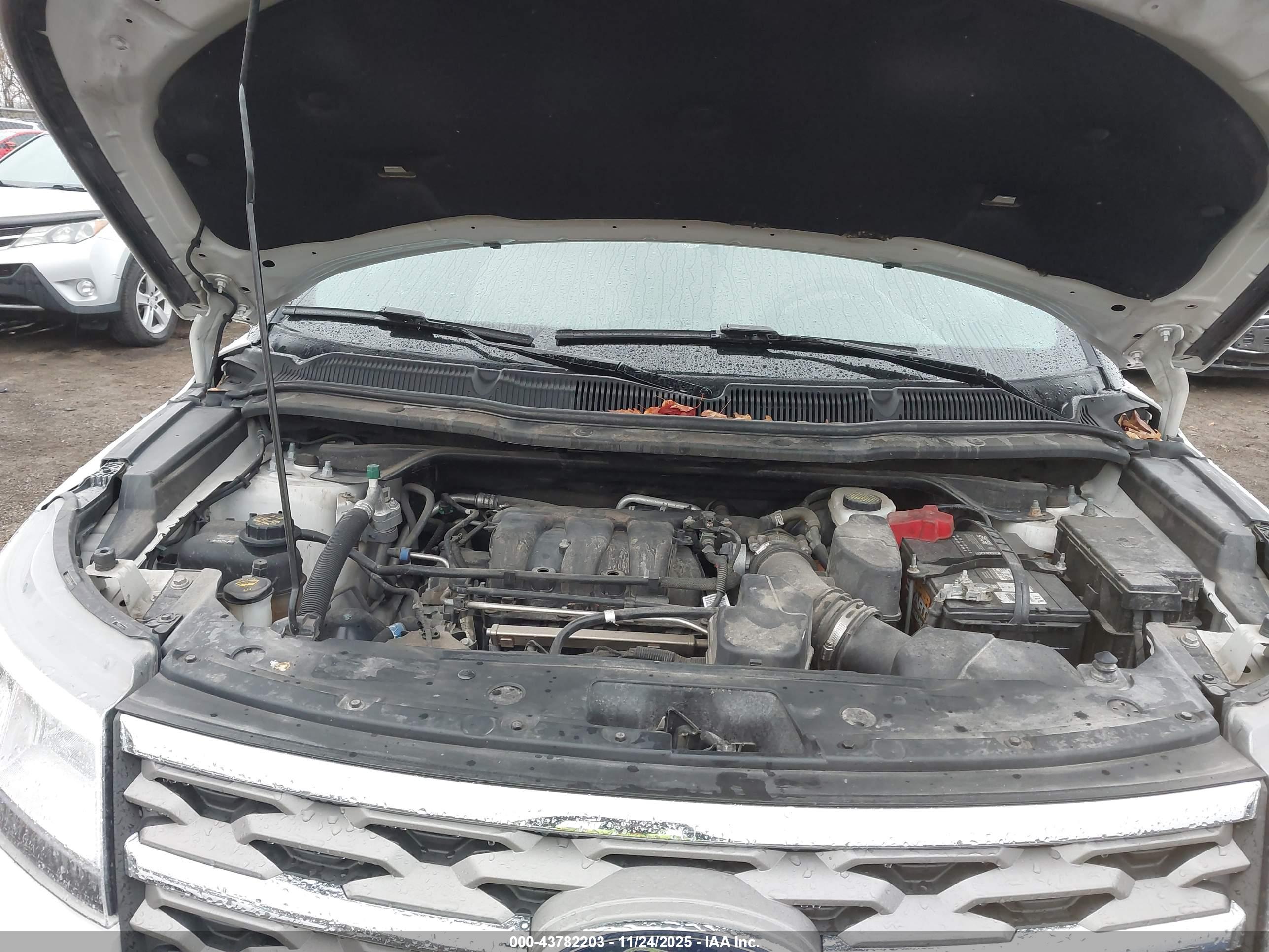 FORD EXPLORER image 10