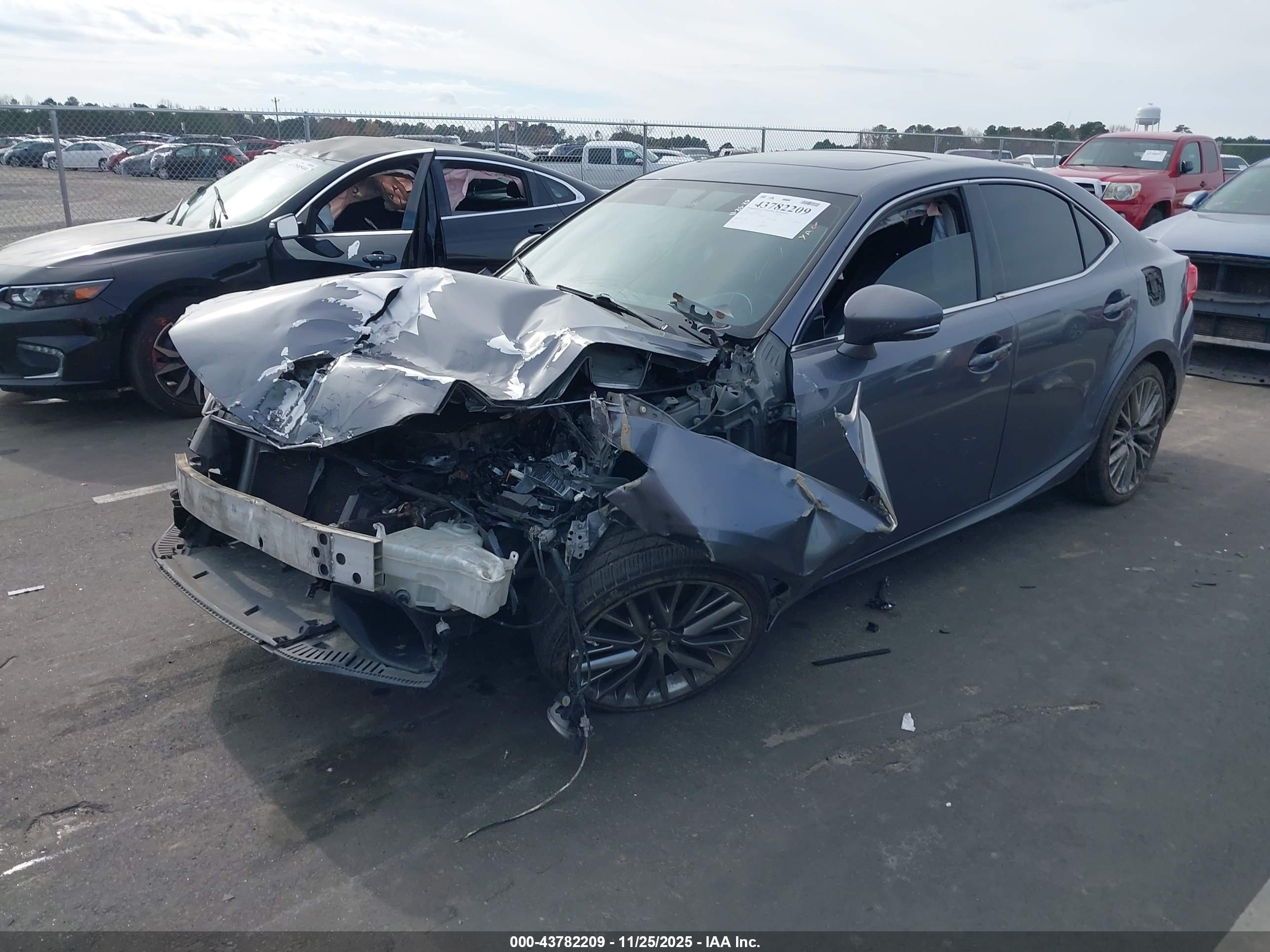 LEXUS IS image 2