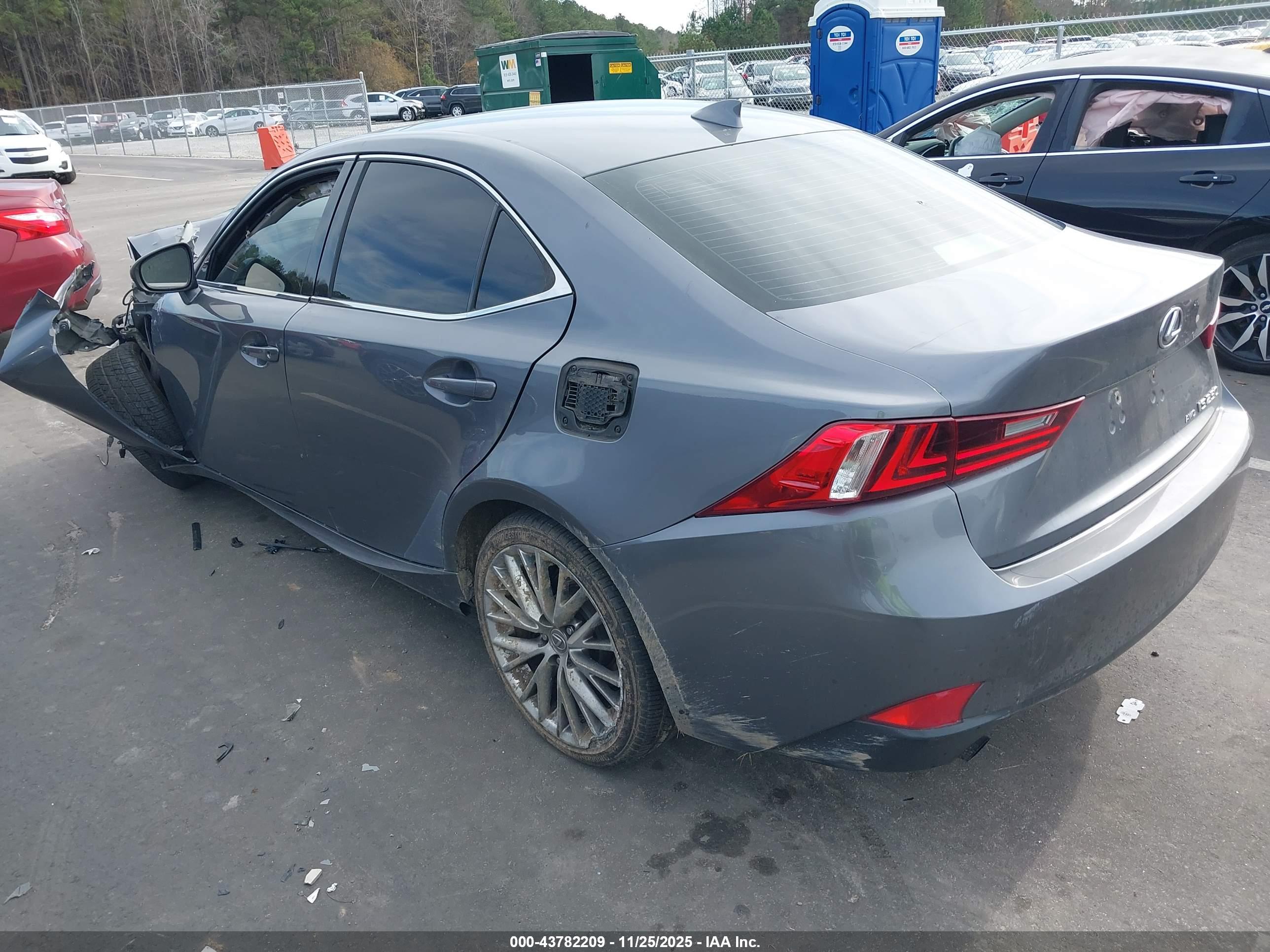 LEXUS IS image 3