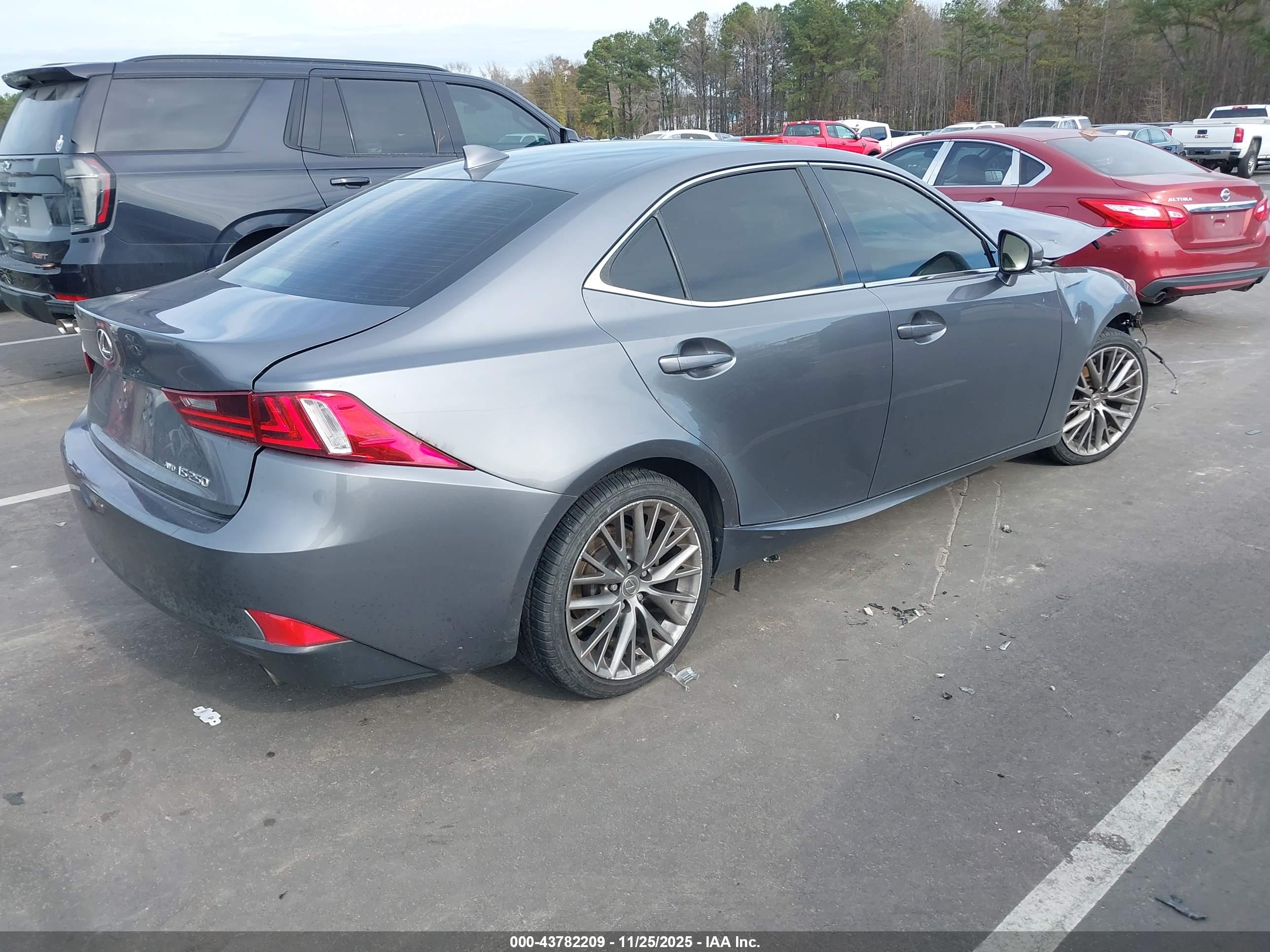 LEXUS IS image 4