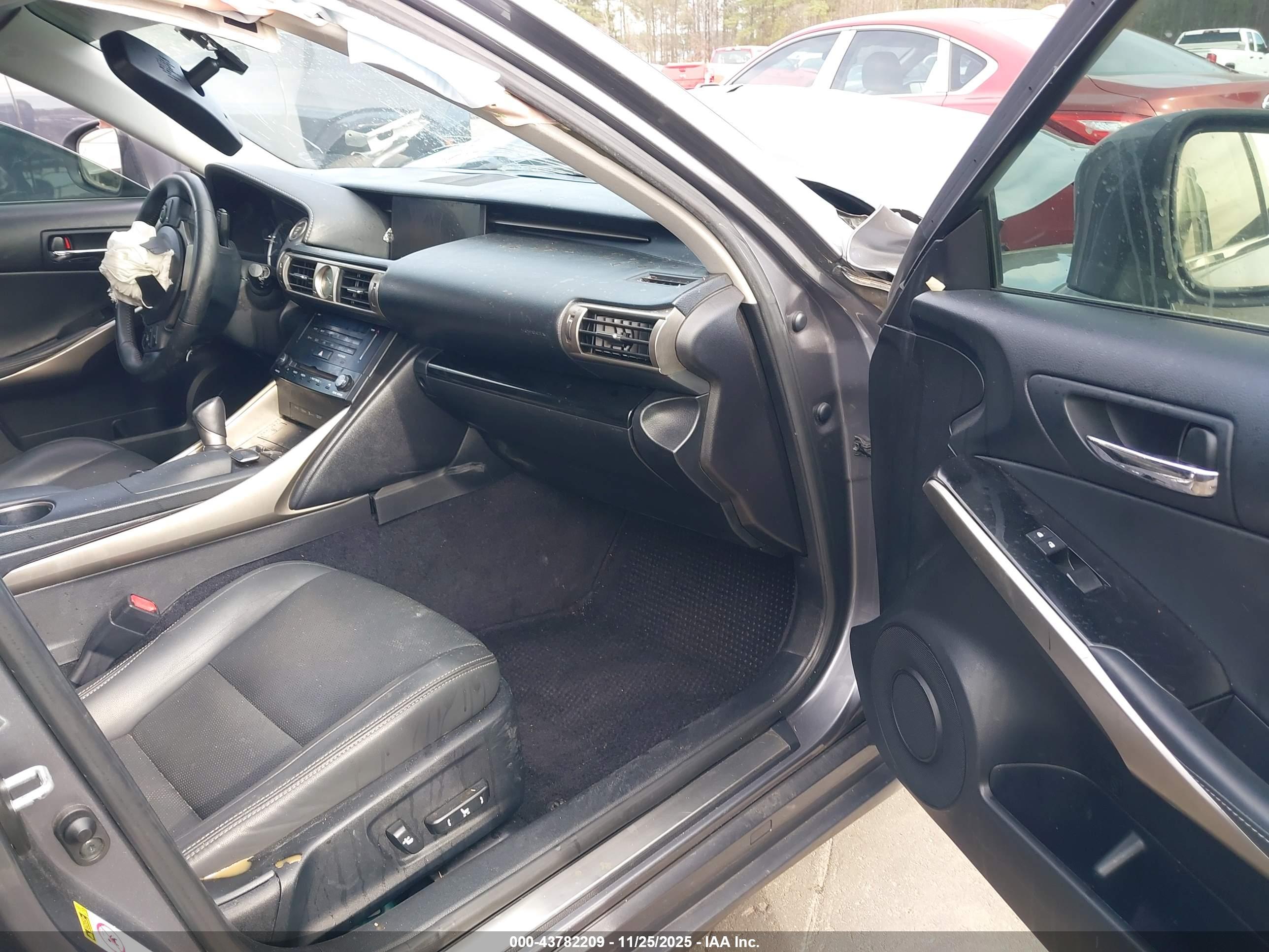 LEXUS IS image 5