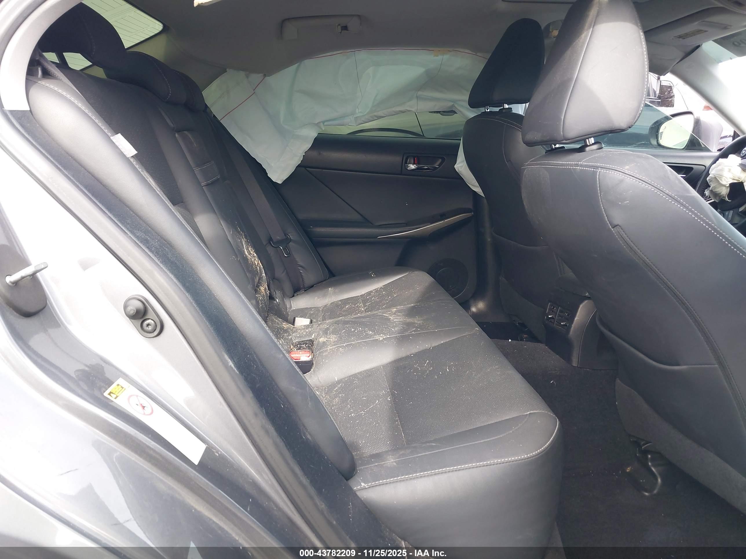 LEXUS IS image 8