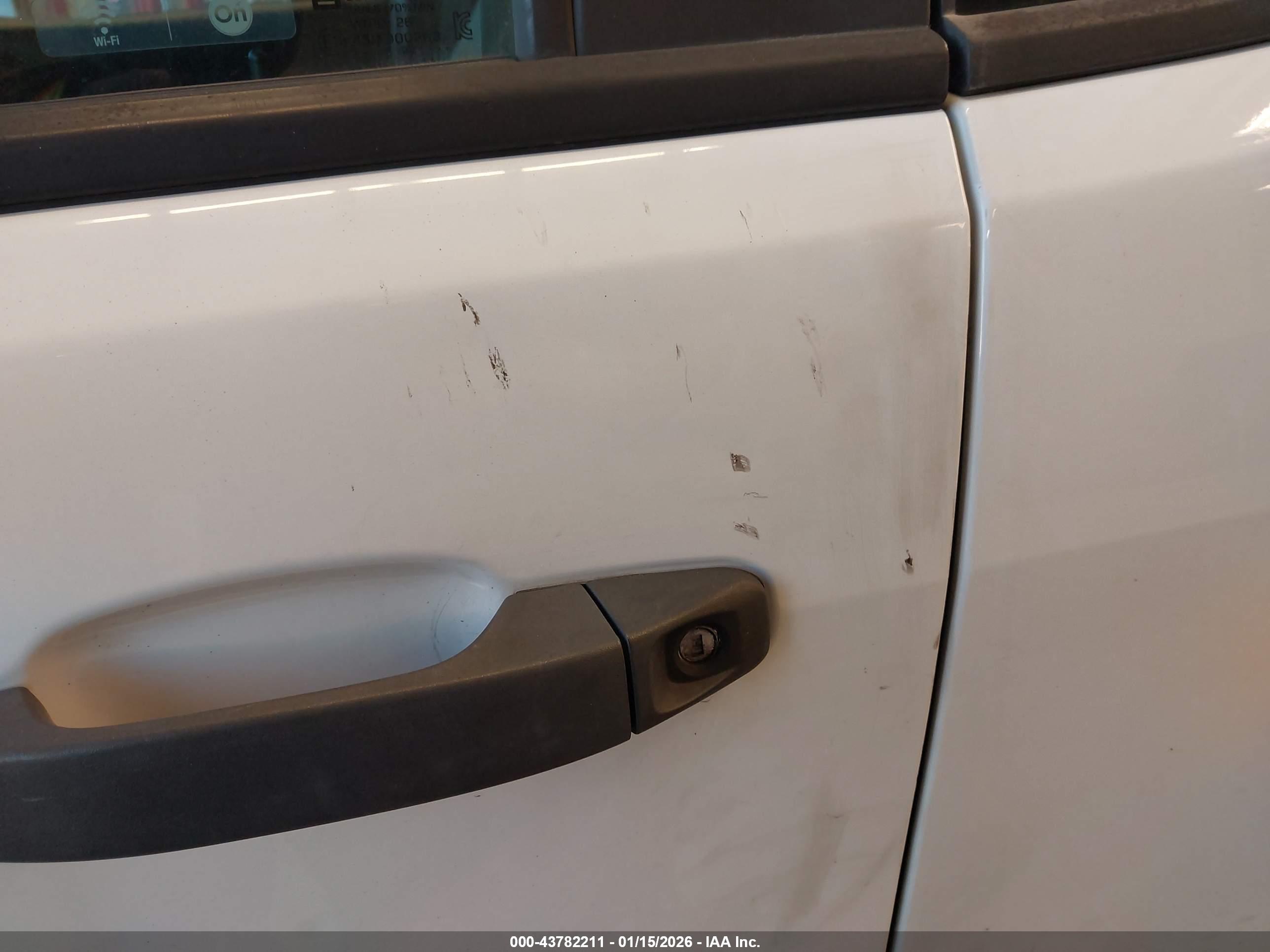 CHEVROLET COLORADO image 6