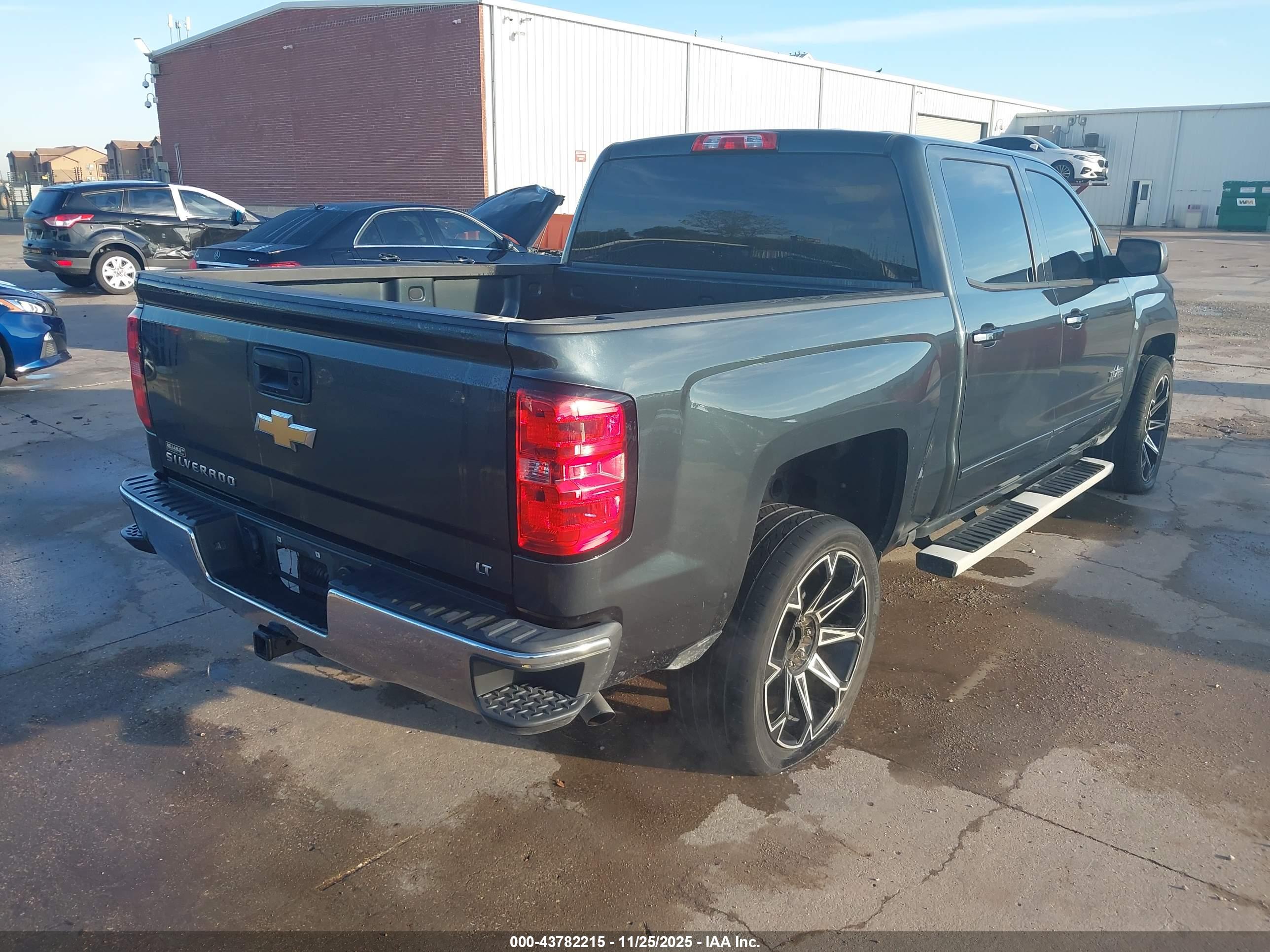 CHEVROLET SILVERADO image 4