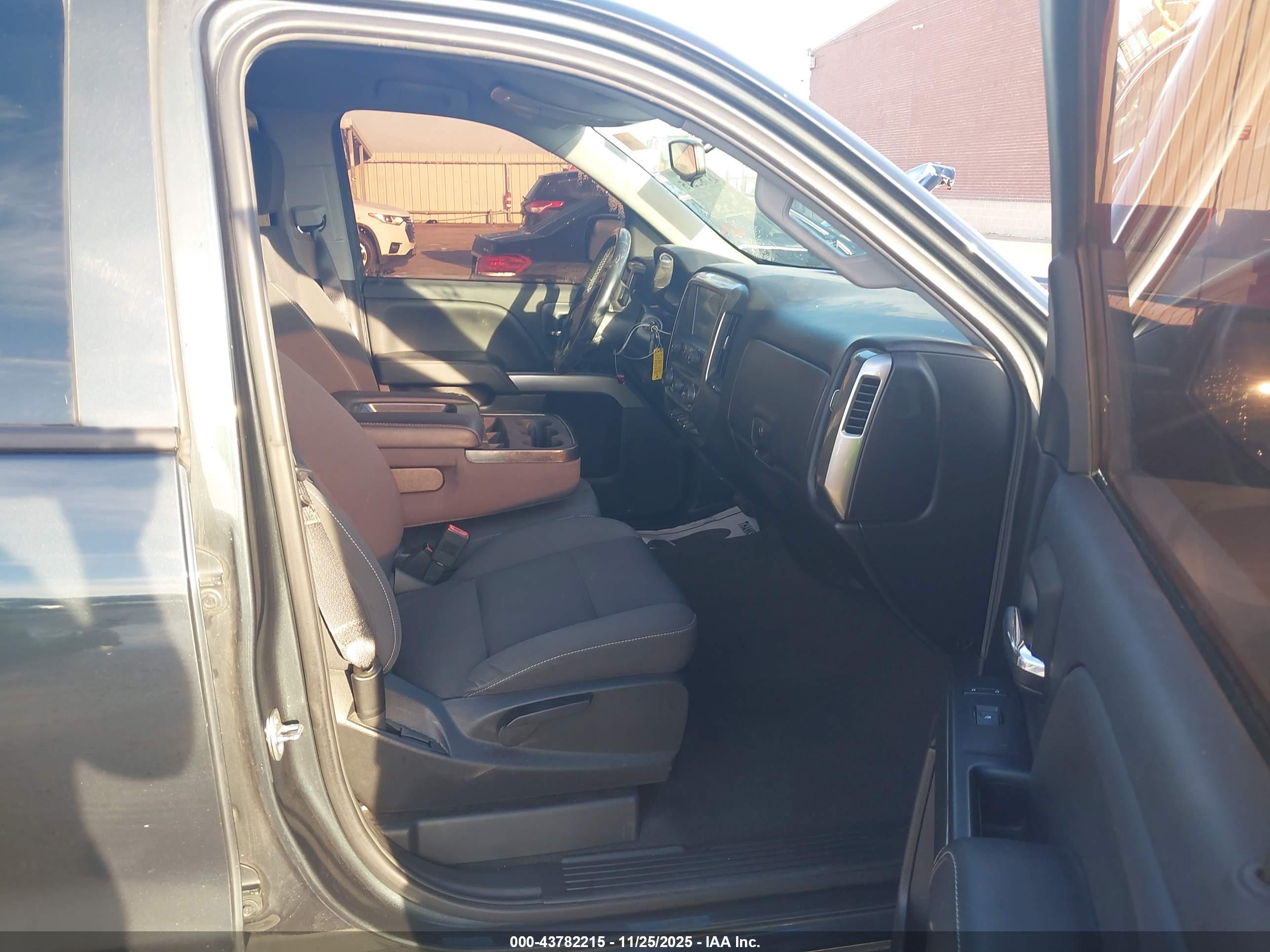 CHEVROLET SILVERADO image 5