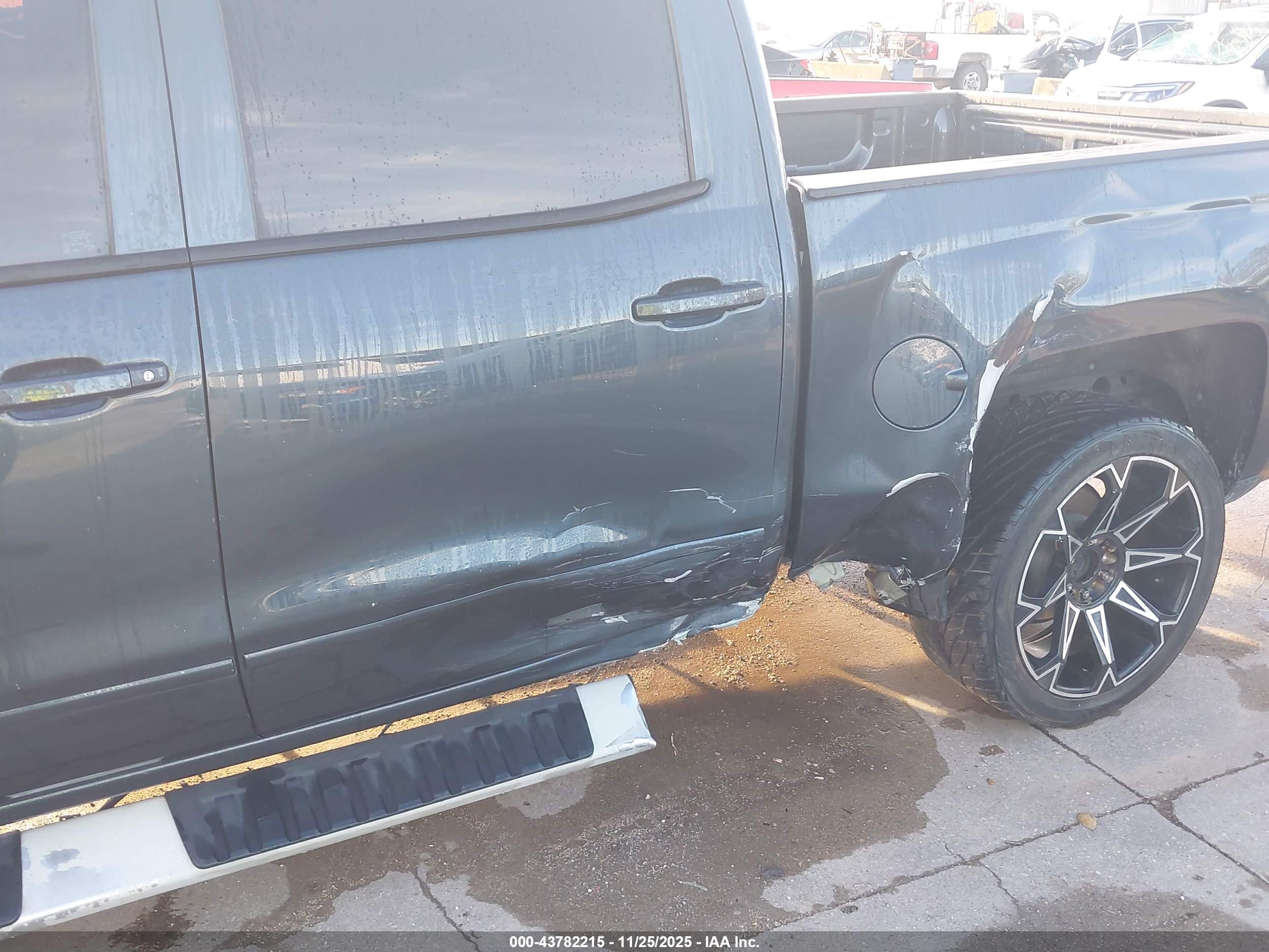 CHEVROLET SILVERADO image 6