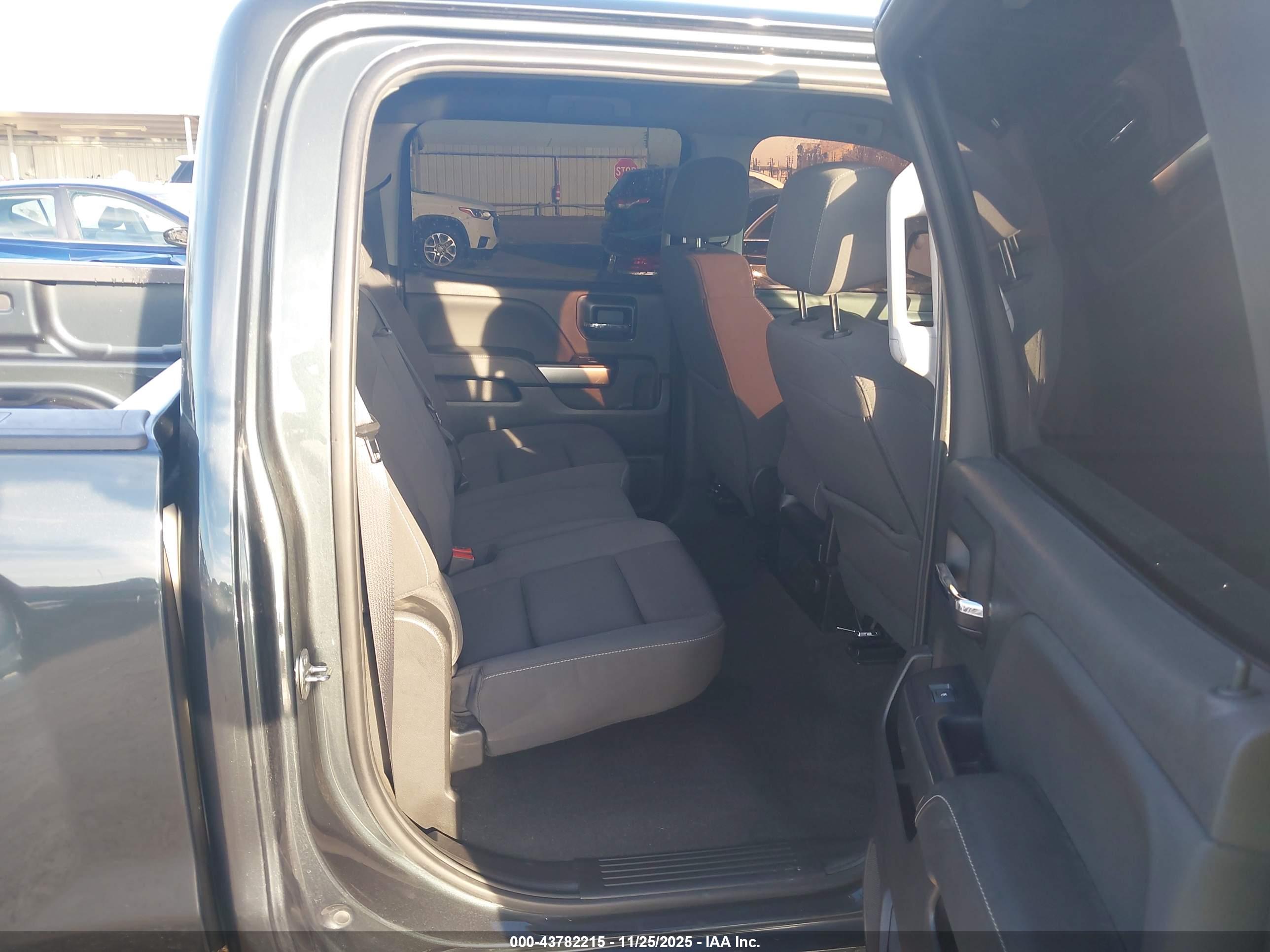 CHEVROLET SILVERADO image 8
