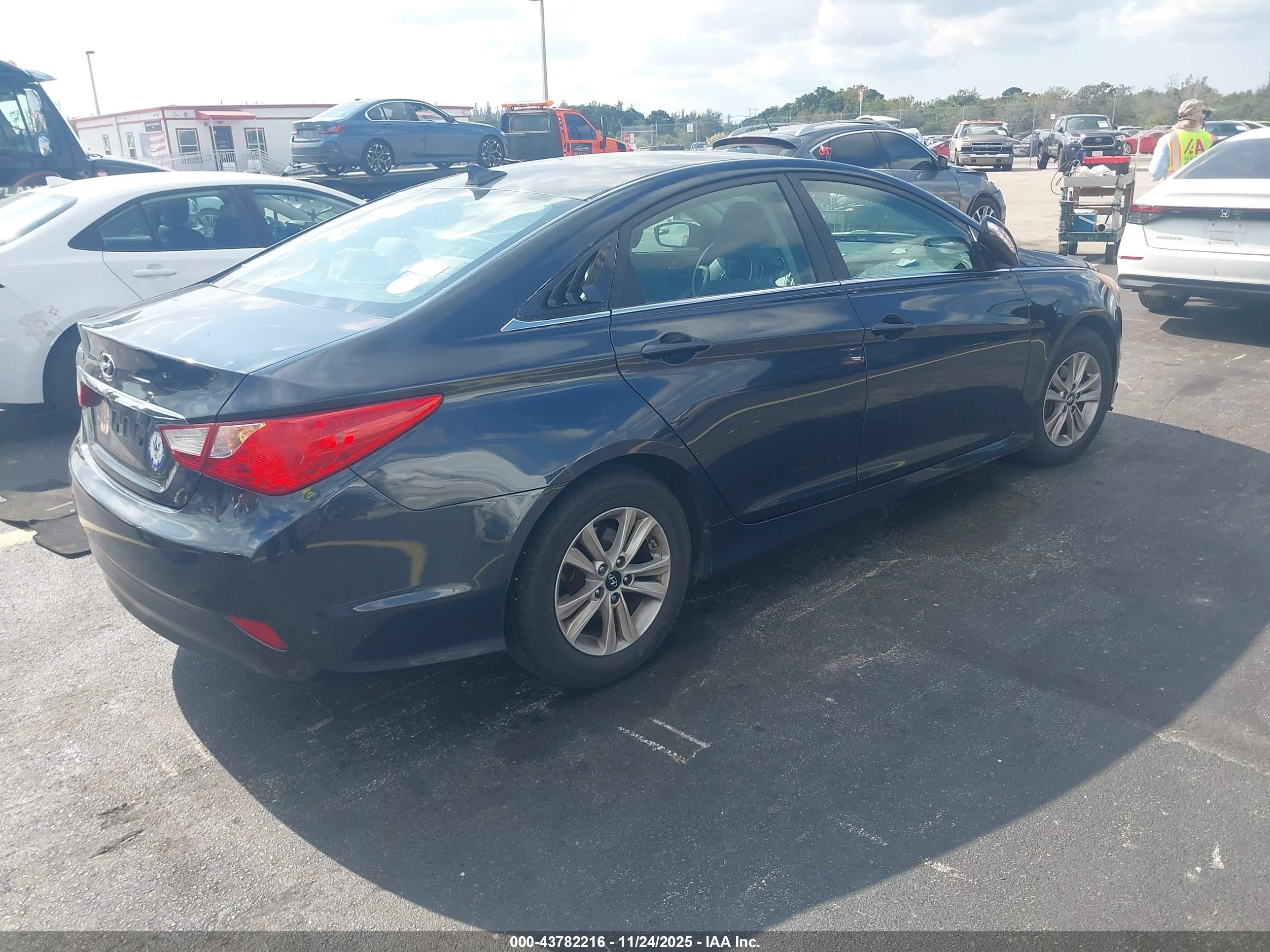 HYUNDAI SONATA image 4