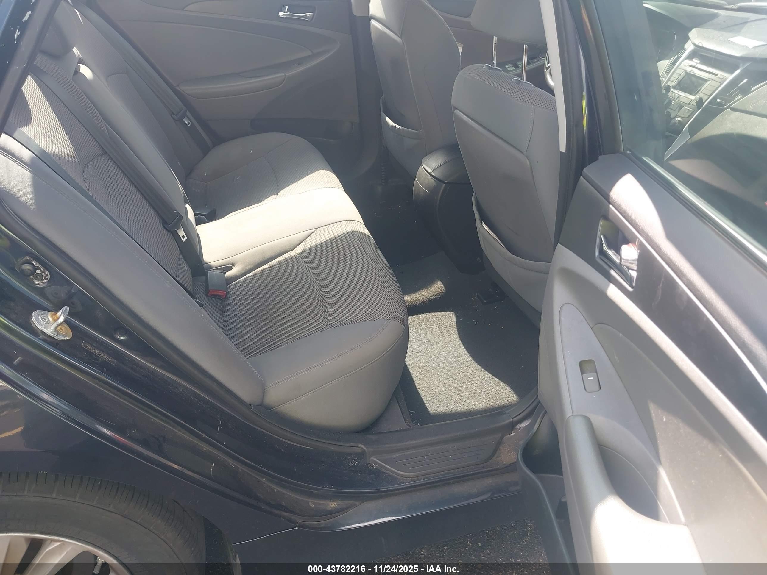 HYUNDAI SONATA image 8