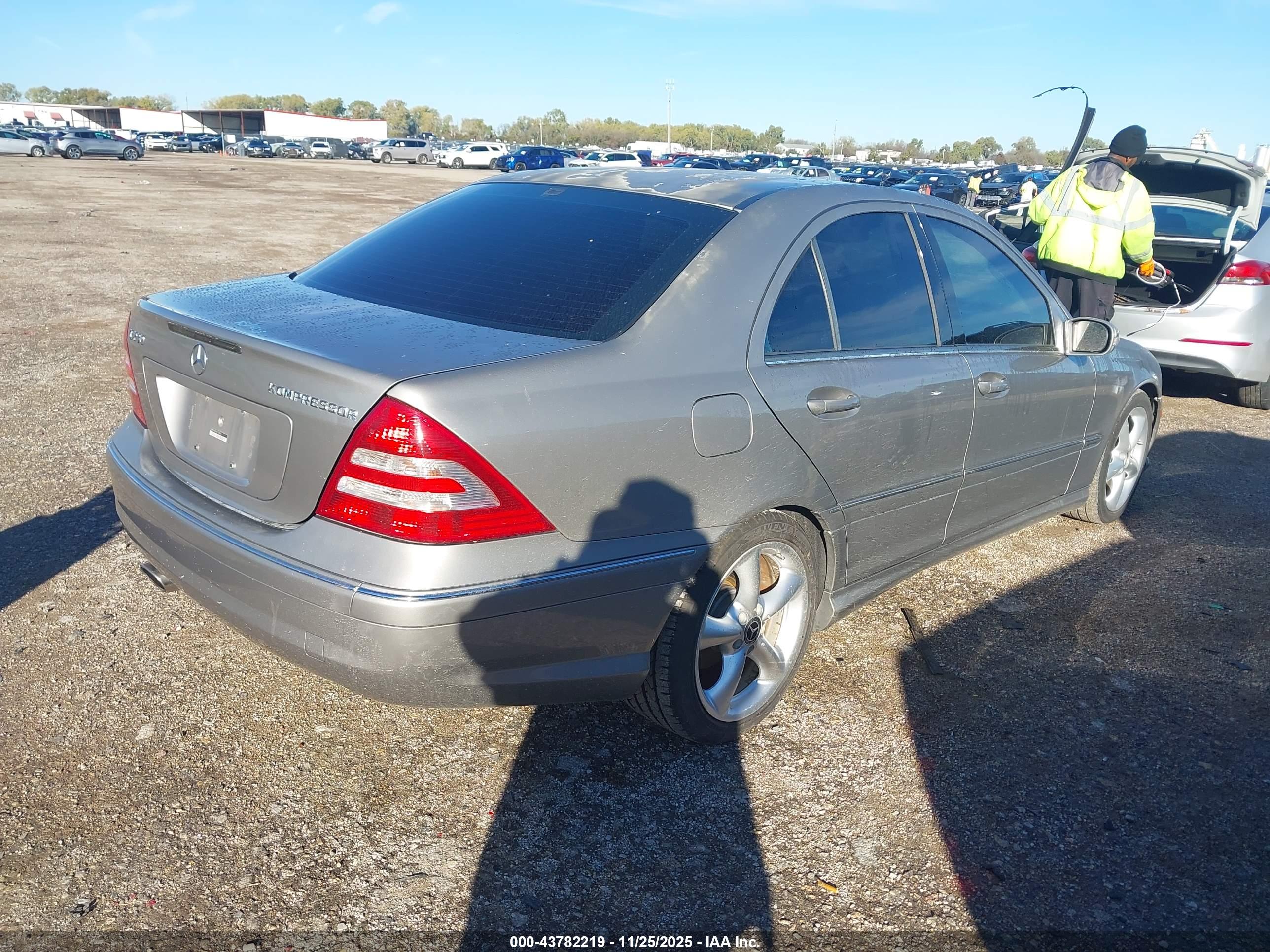 MERCEDES-BENZ C image 4