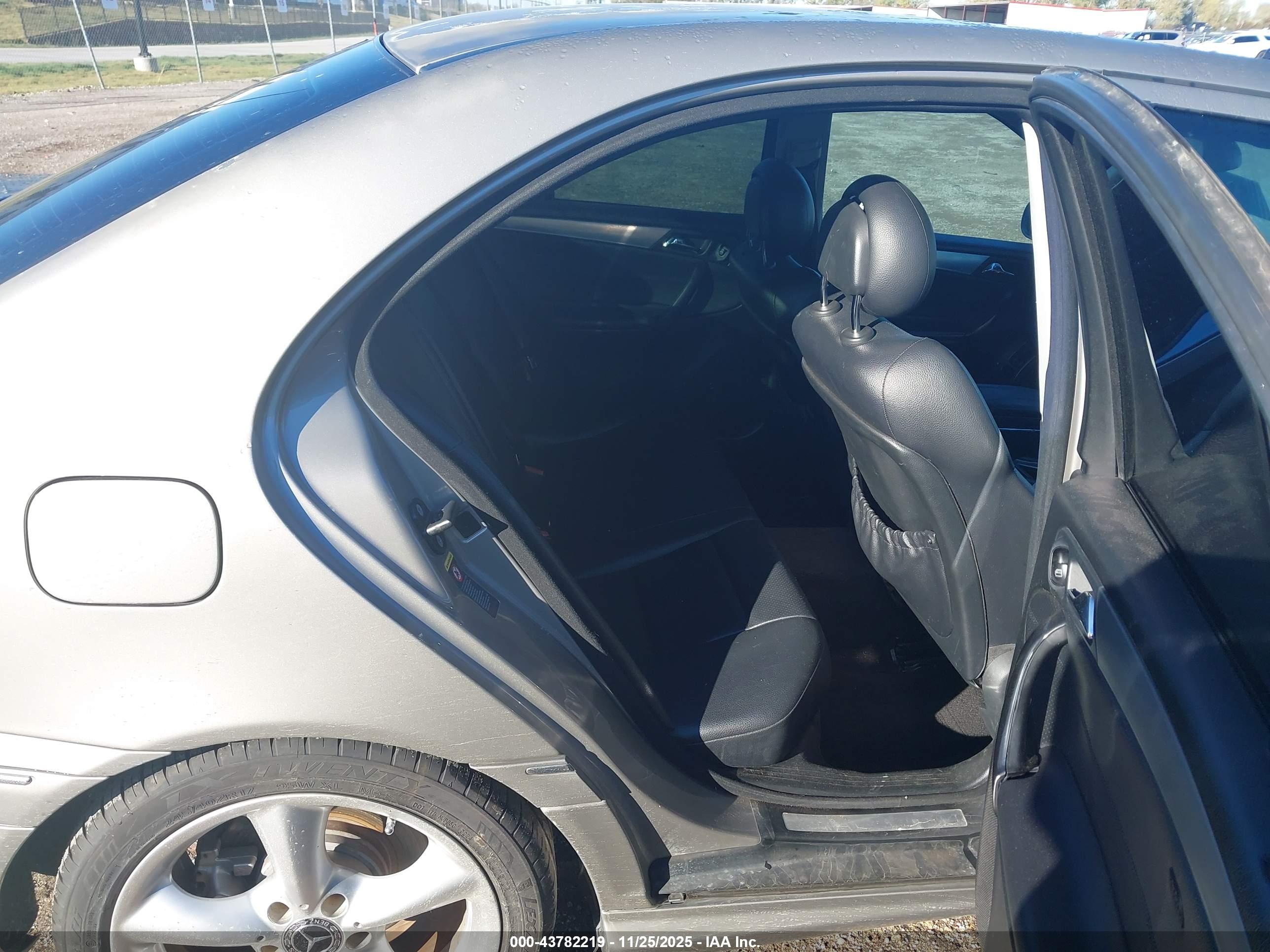 MERCEDES-BENZ C image 8
