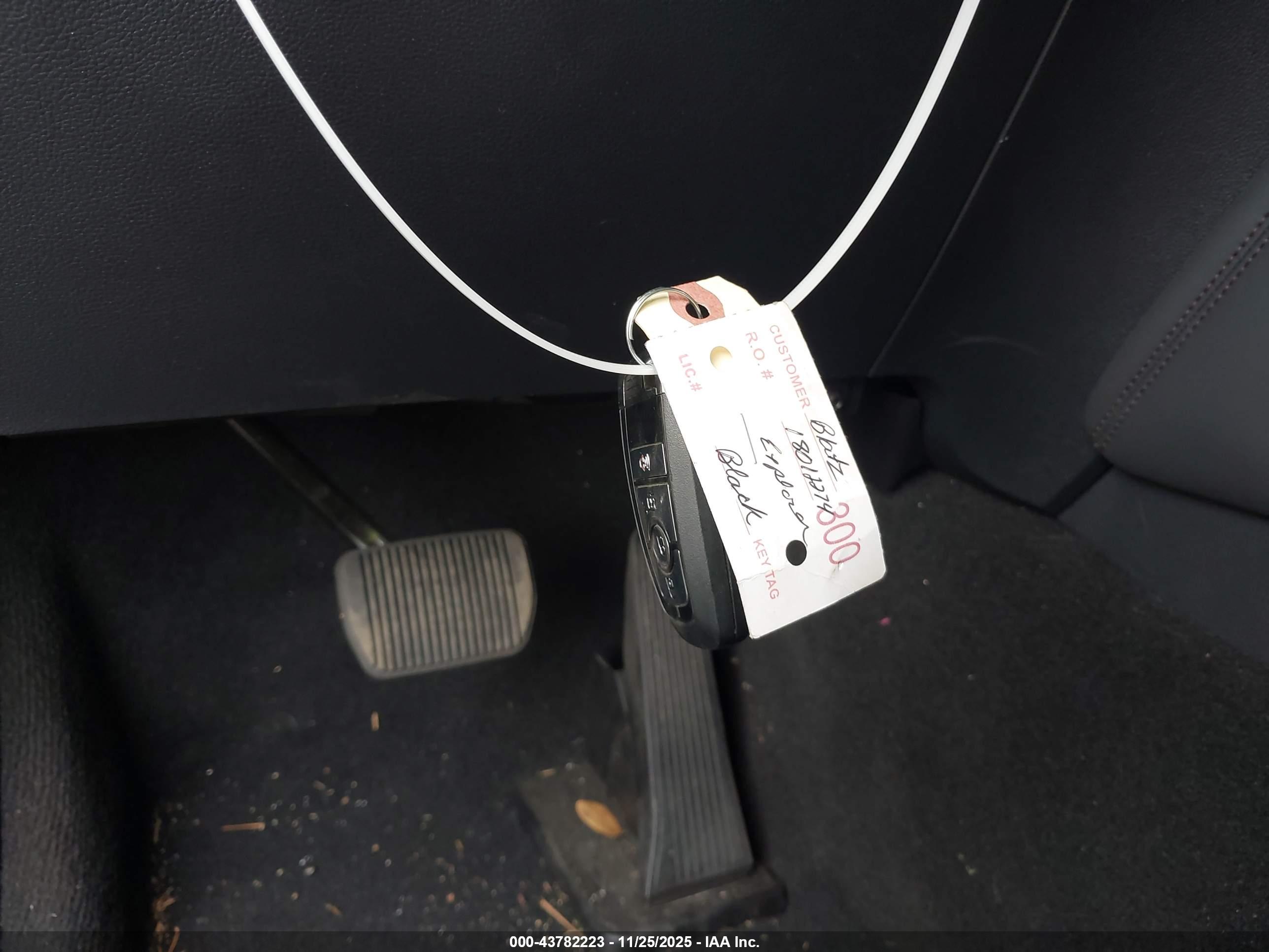 FORD EXPLORER image 11