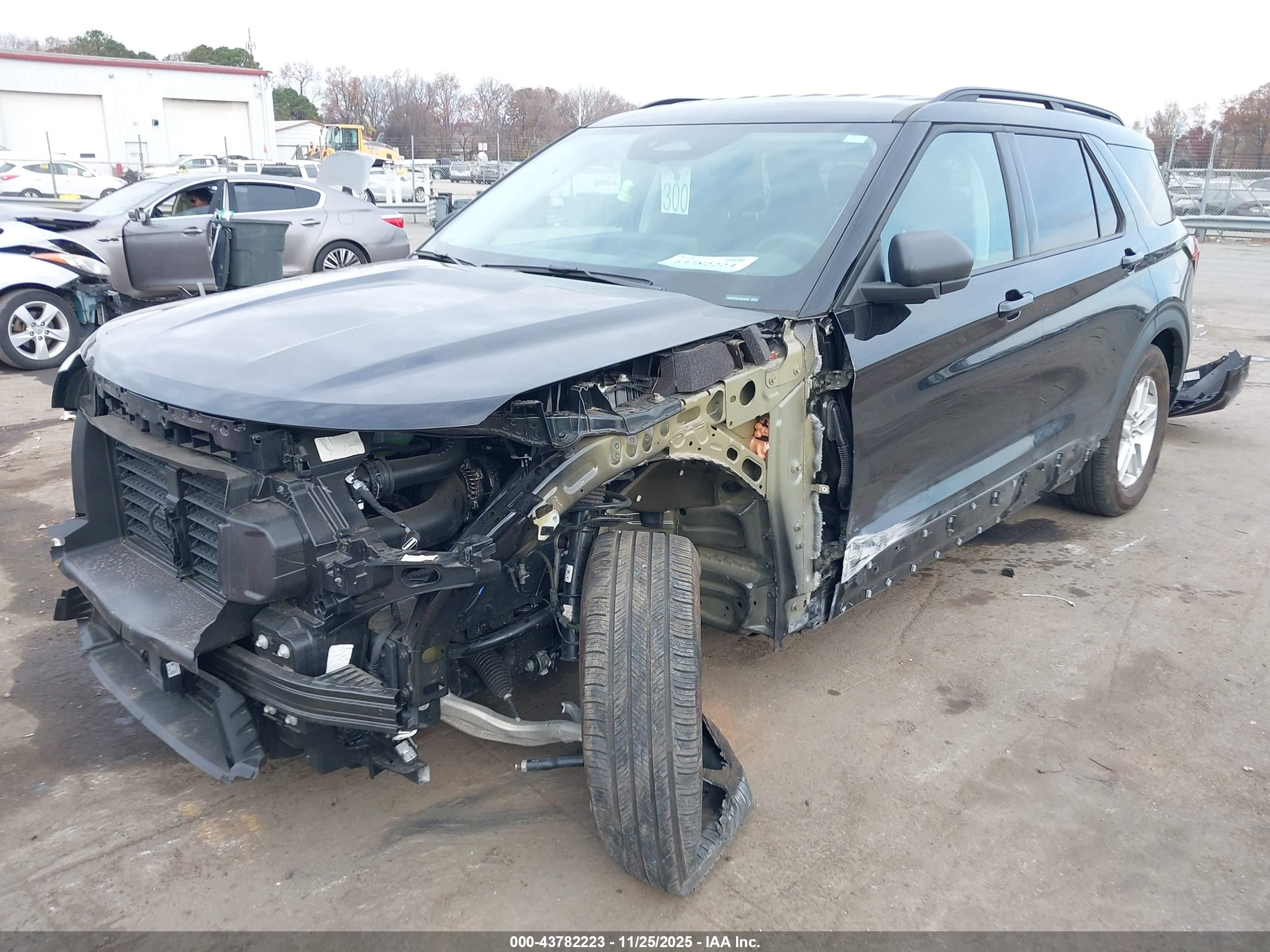 FORD EXPLORER image 2