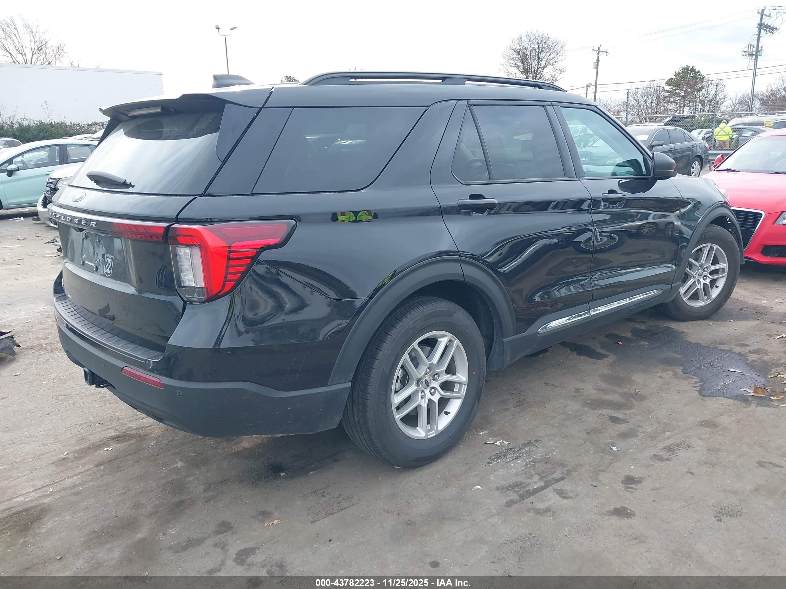 FORD EXPLORER image 4
