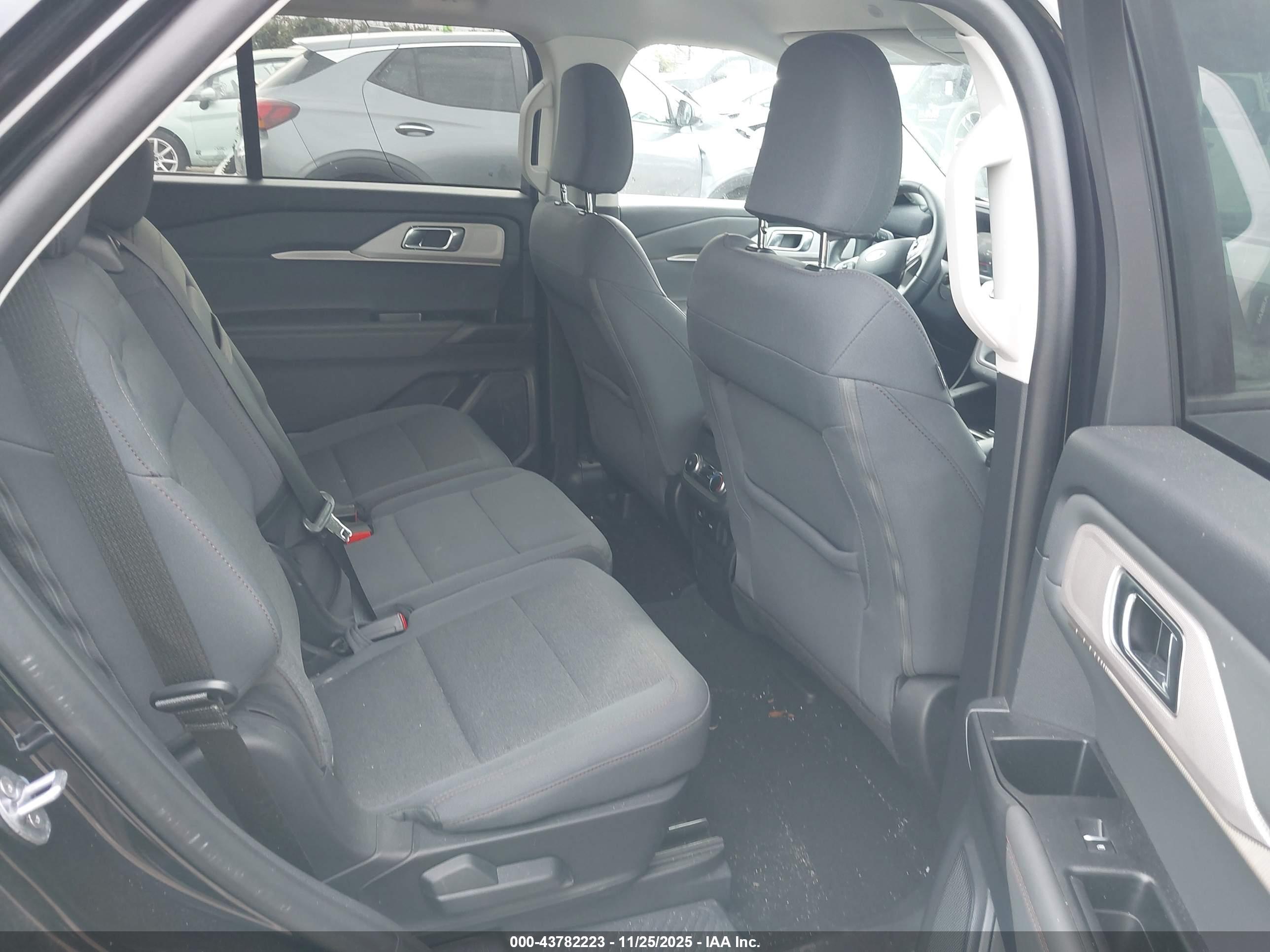 FORD EXPLORER image 8