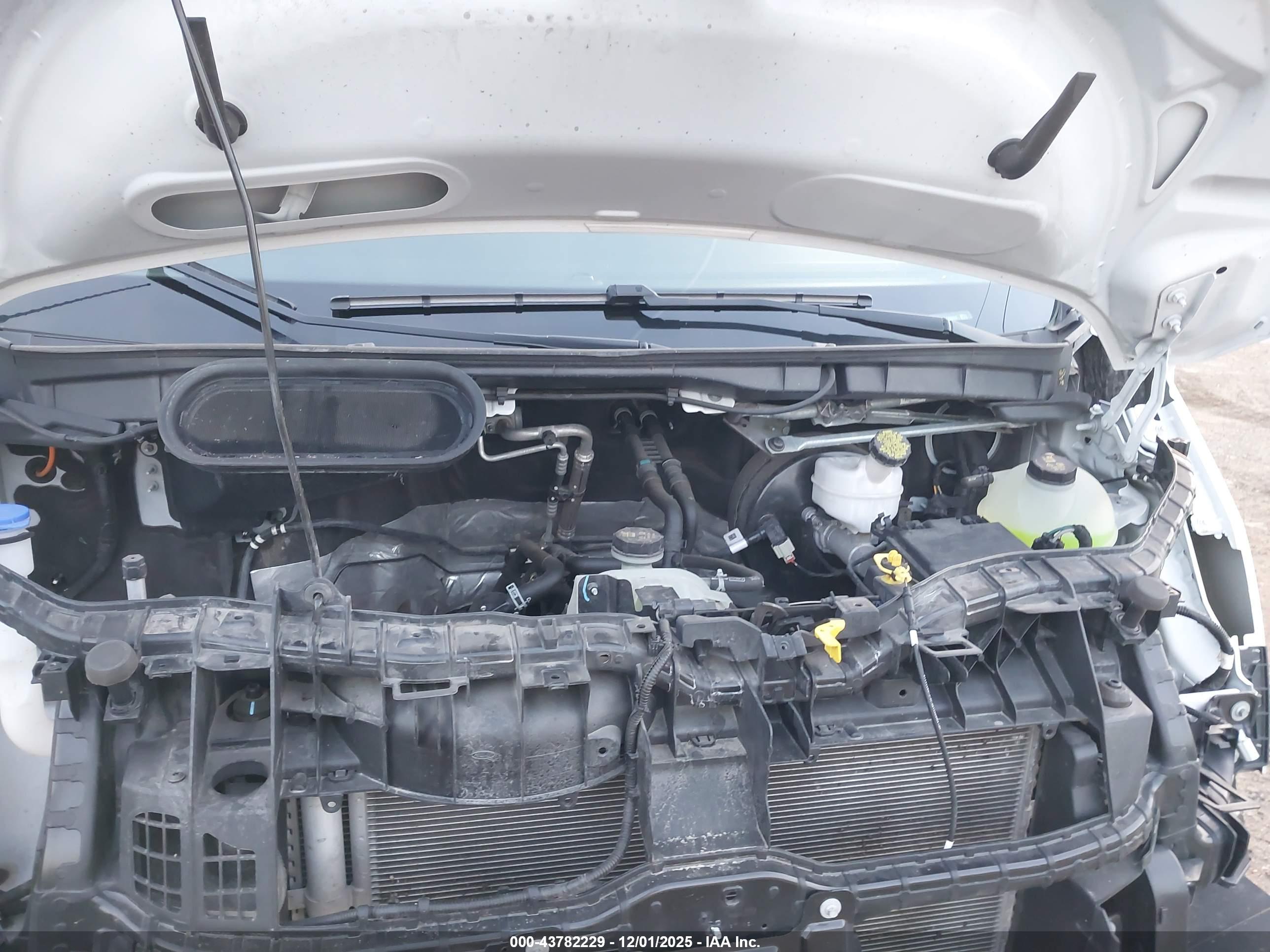 FORD E-TRANSIT-350 image 10