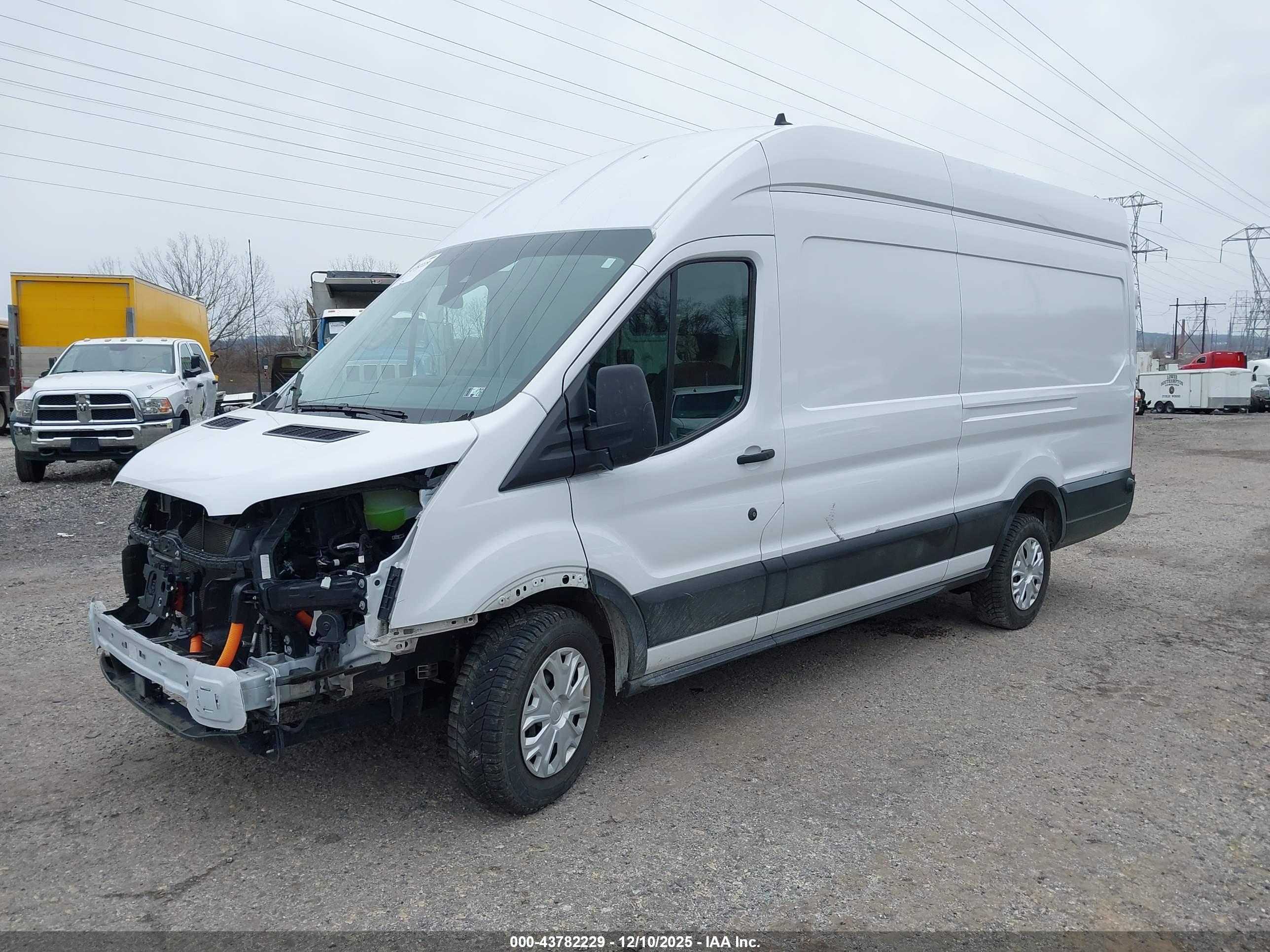 FORD E-TRANSIT-350 image 2