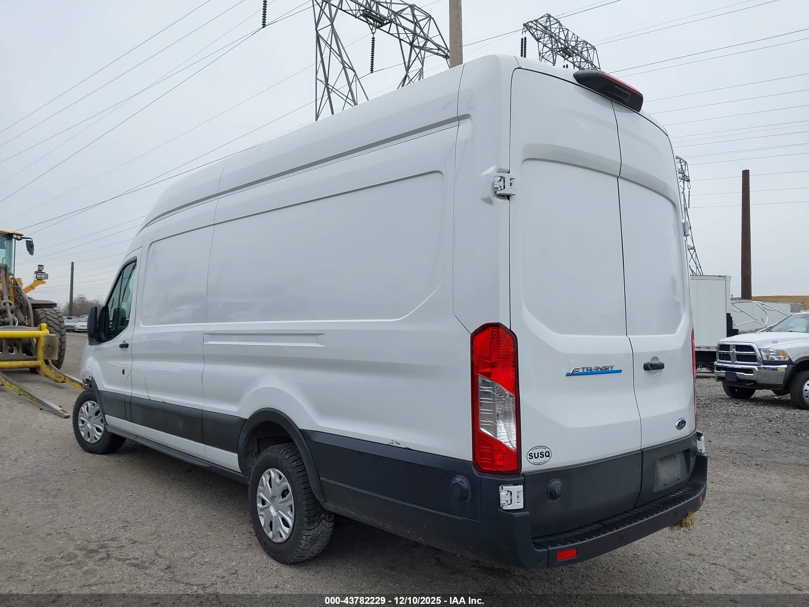 FORD E-TRANSIT-350 image 3