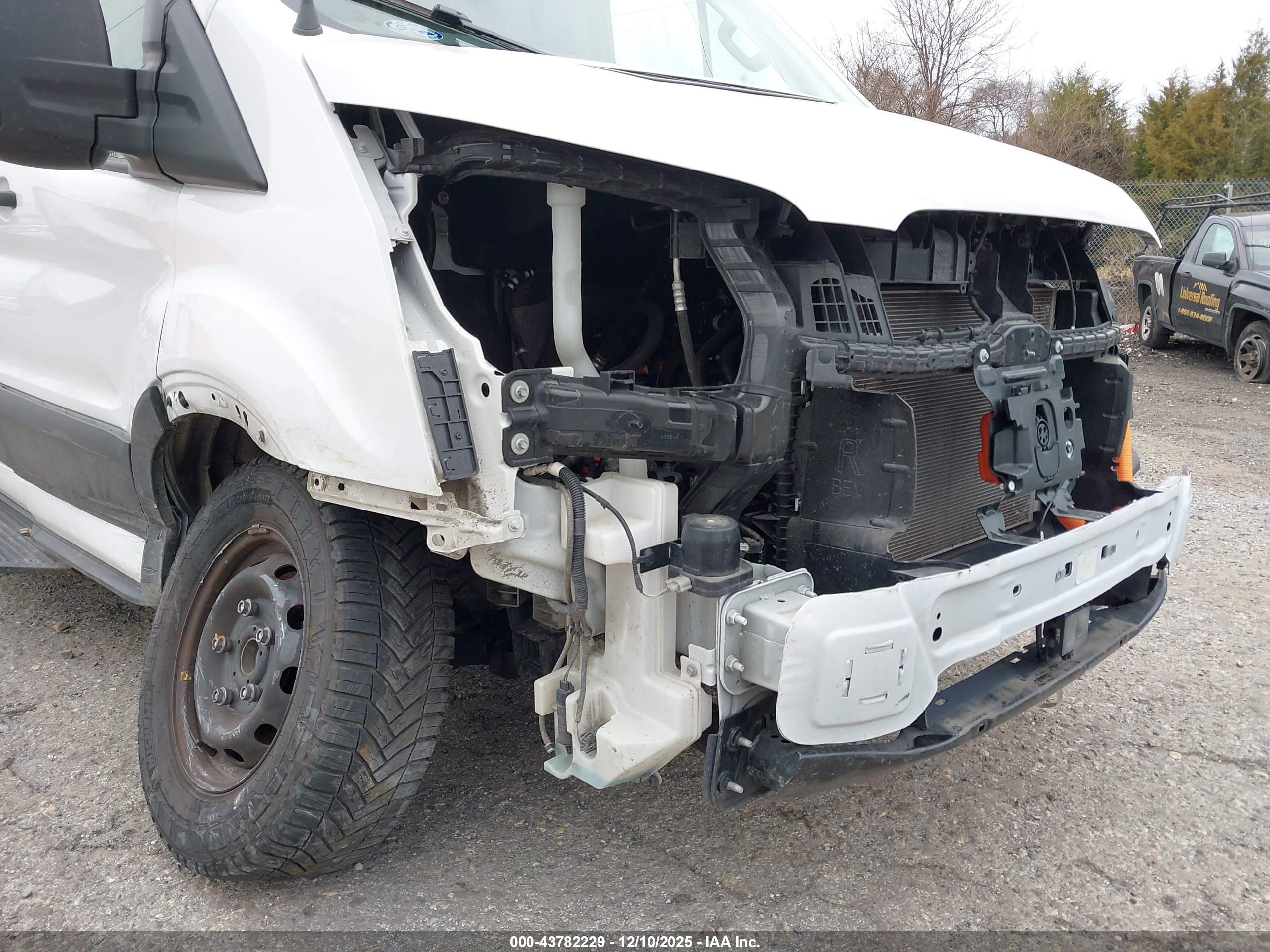 FORD E-TRANSIT-350 image 6