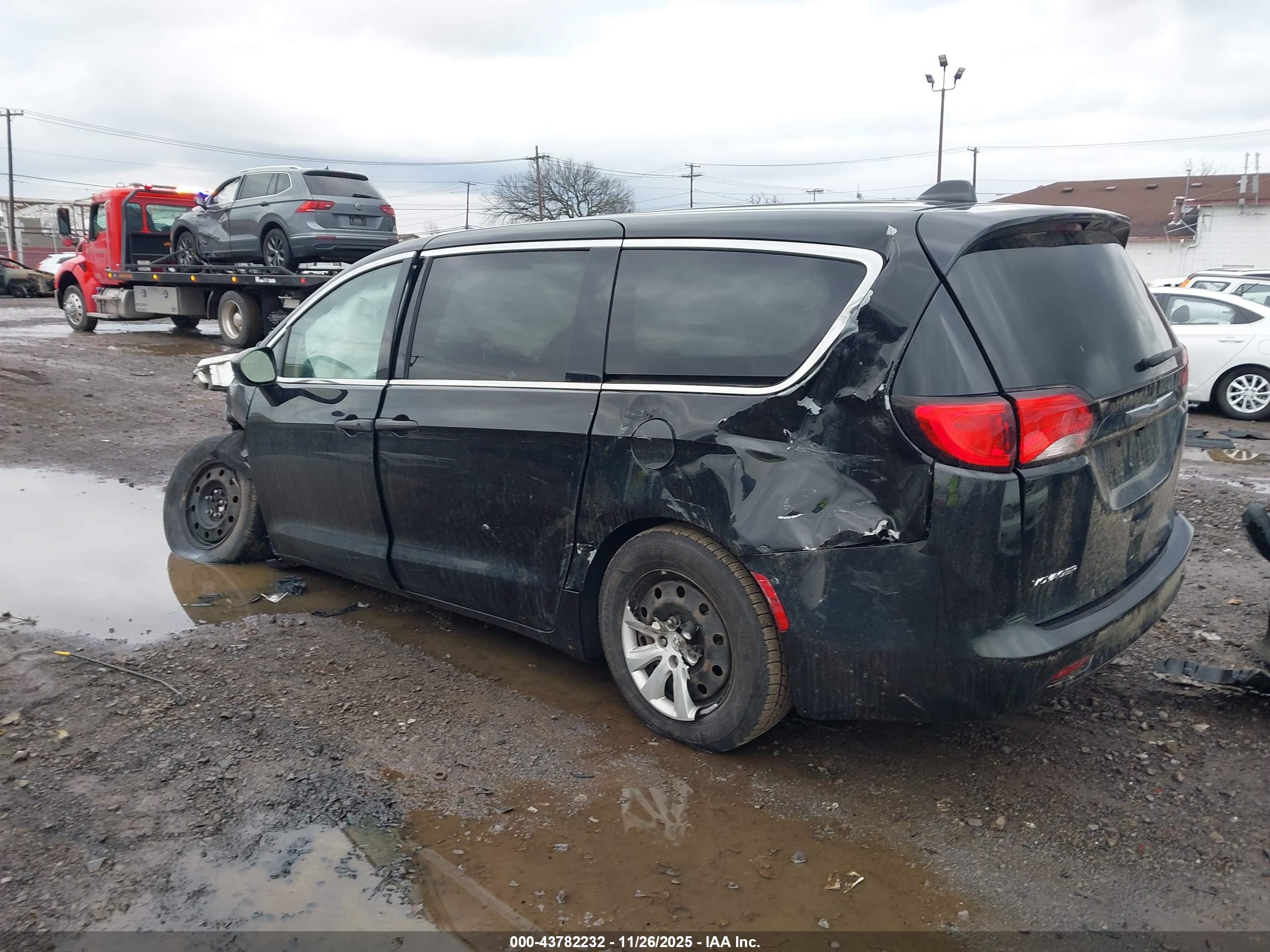 CHRYSLER VOYAGER image 3