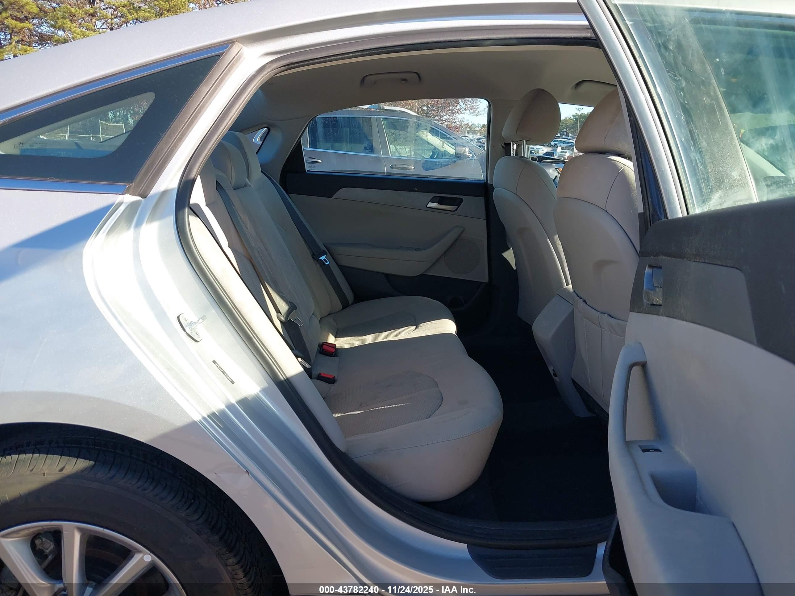 HYUNDAI SONATA image 8