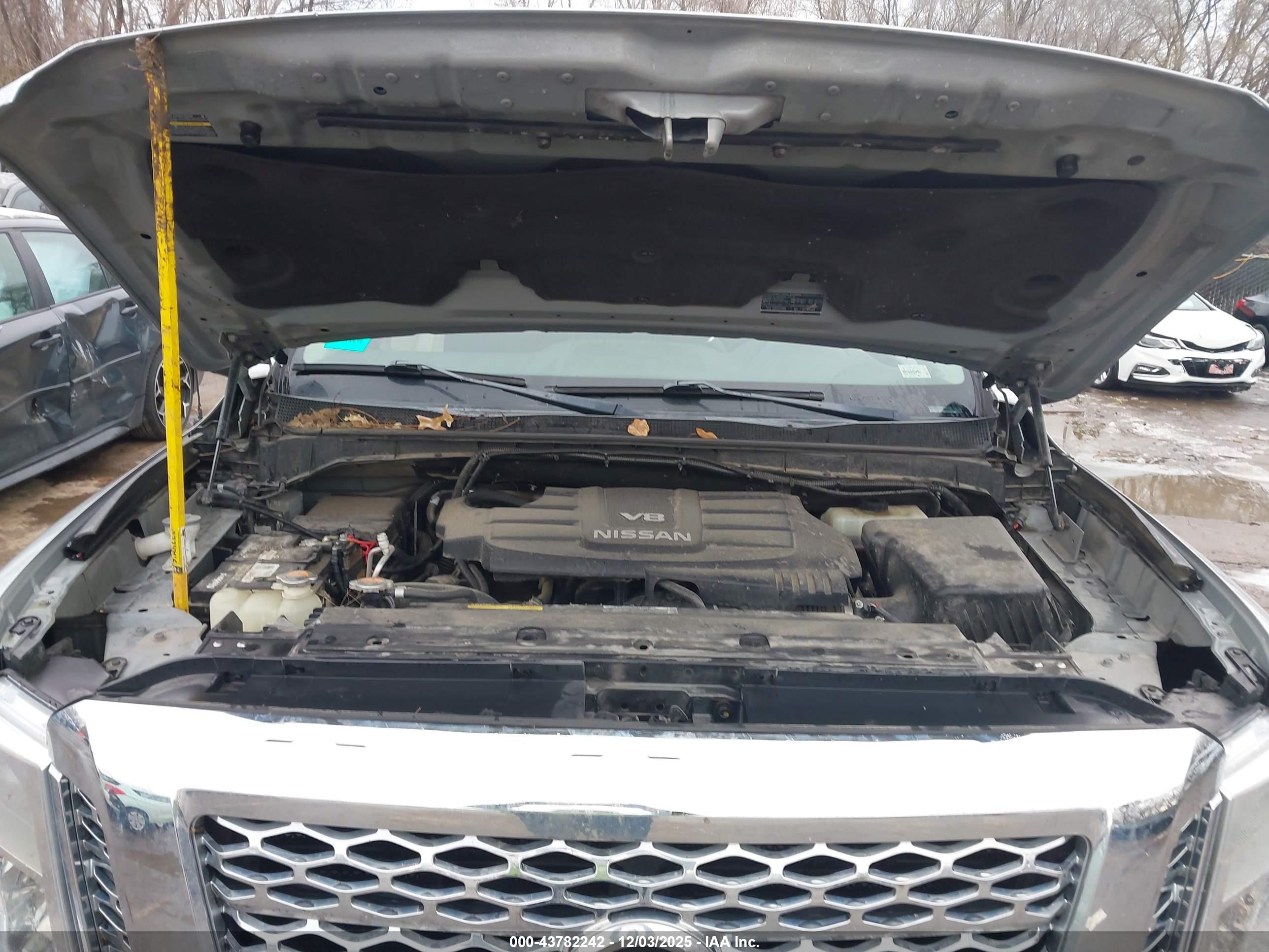 NISSAN TITAN image 10