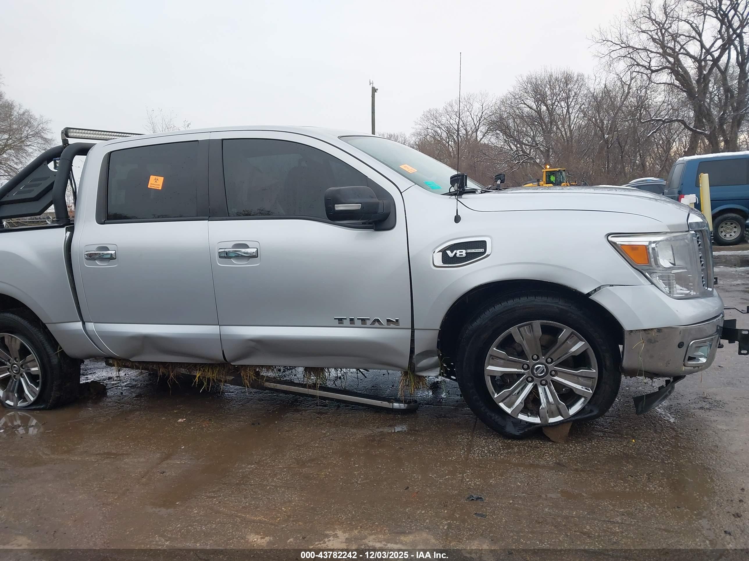 NISSAN TITAN image 6