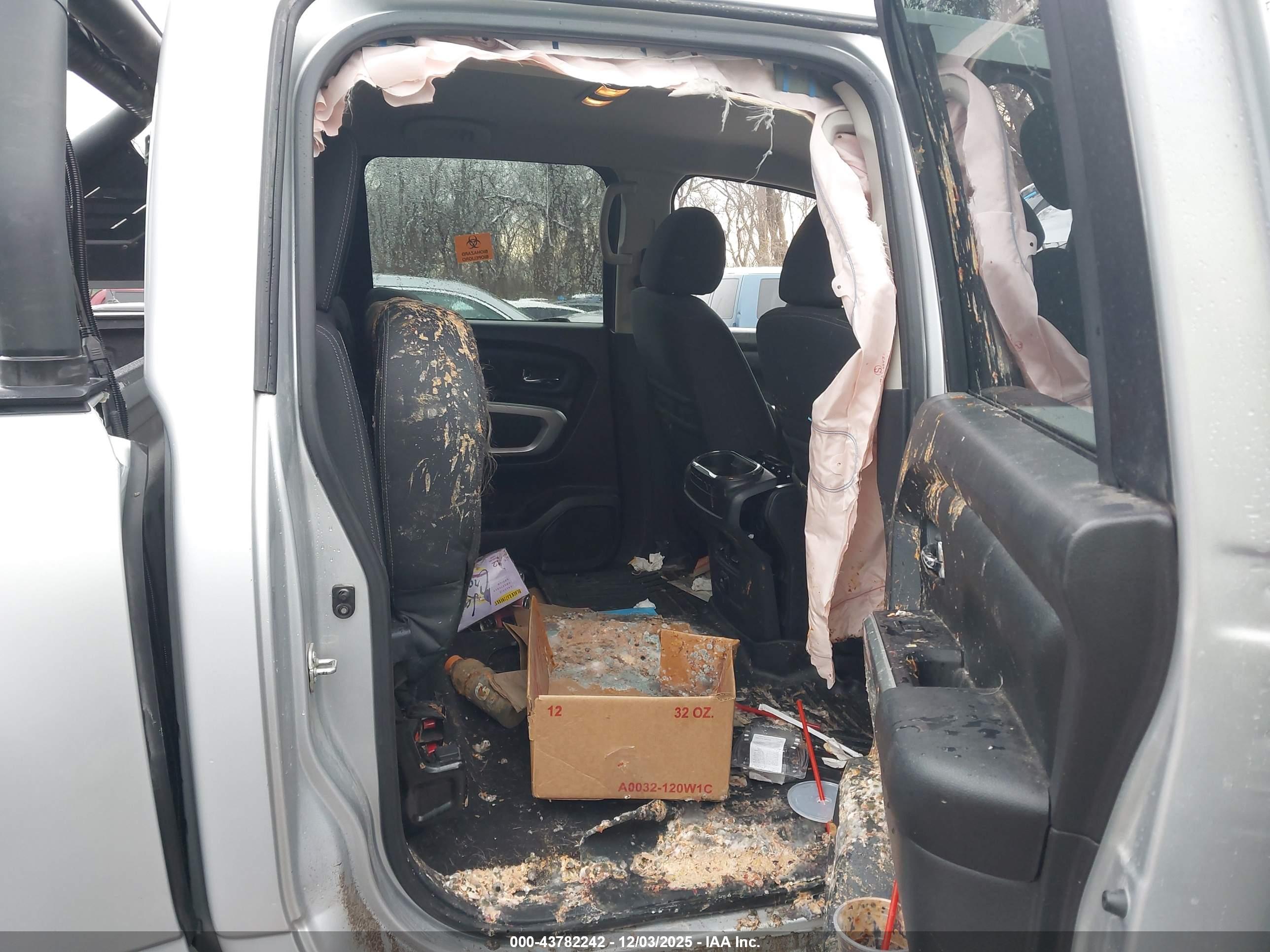NISSAN TITAN image 8