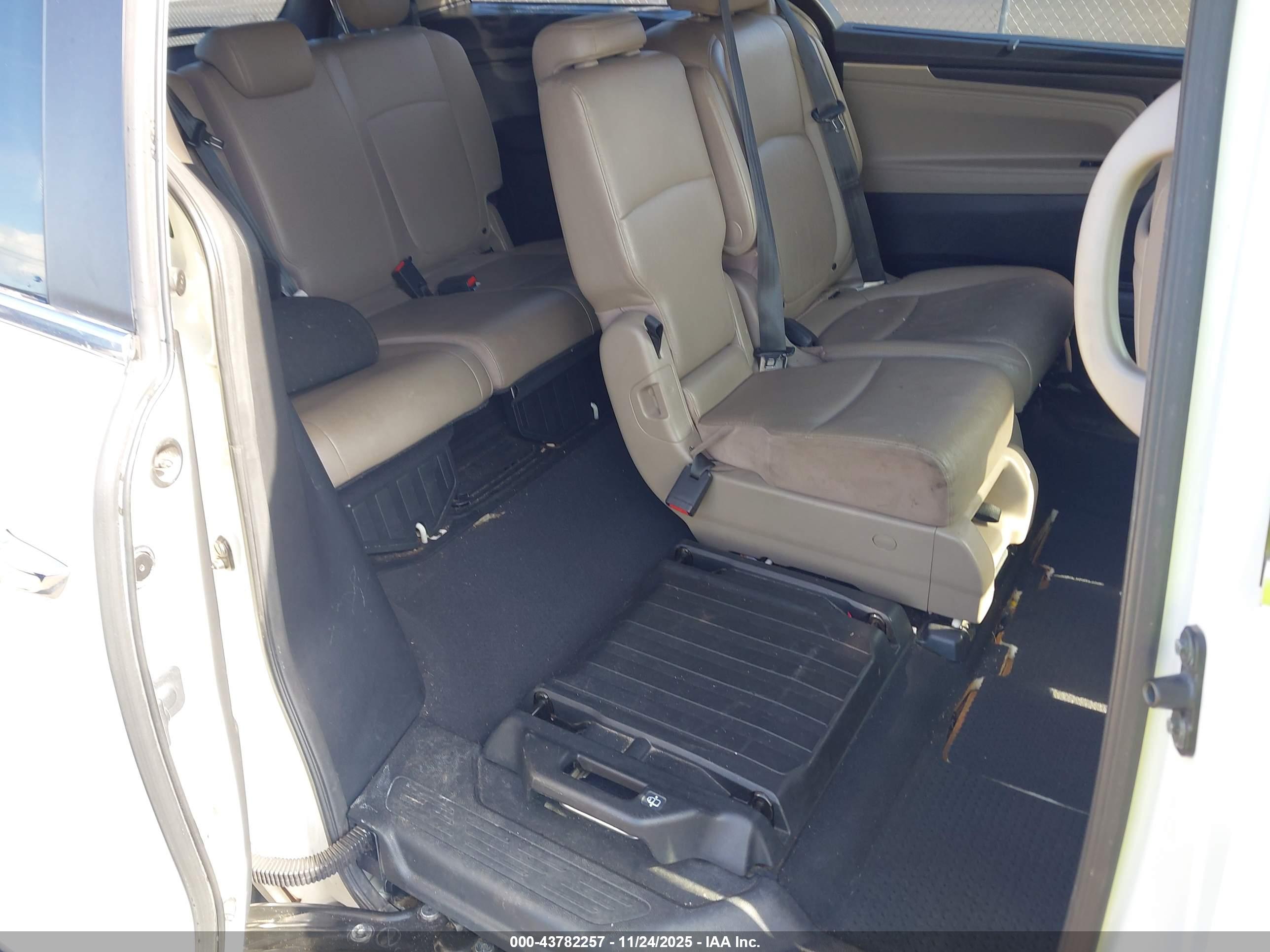 HONDA ODYSSEY image 8