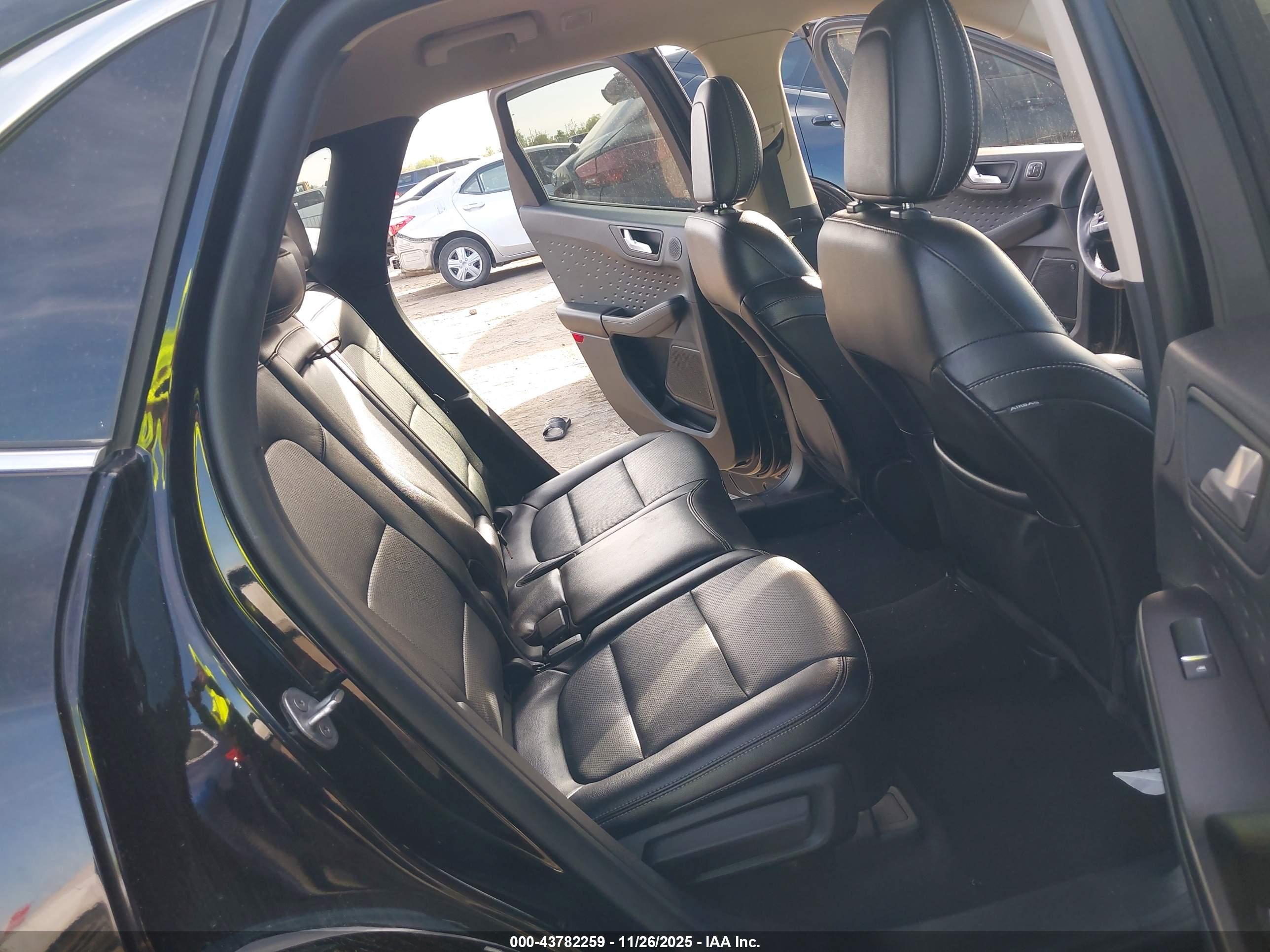 FORD ESCAPE image 8