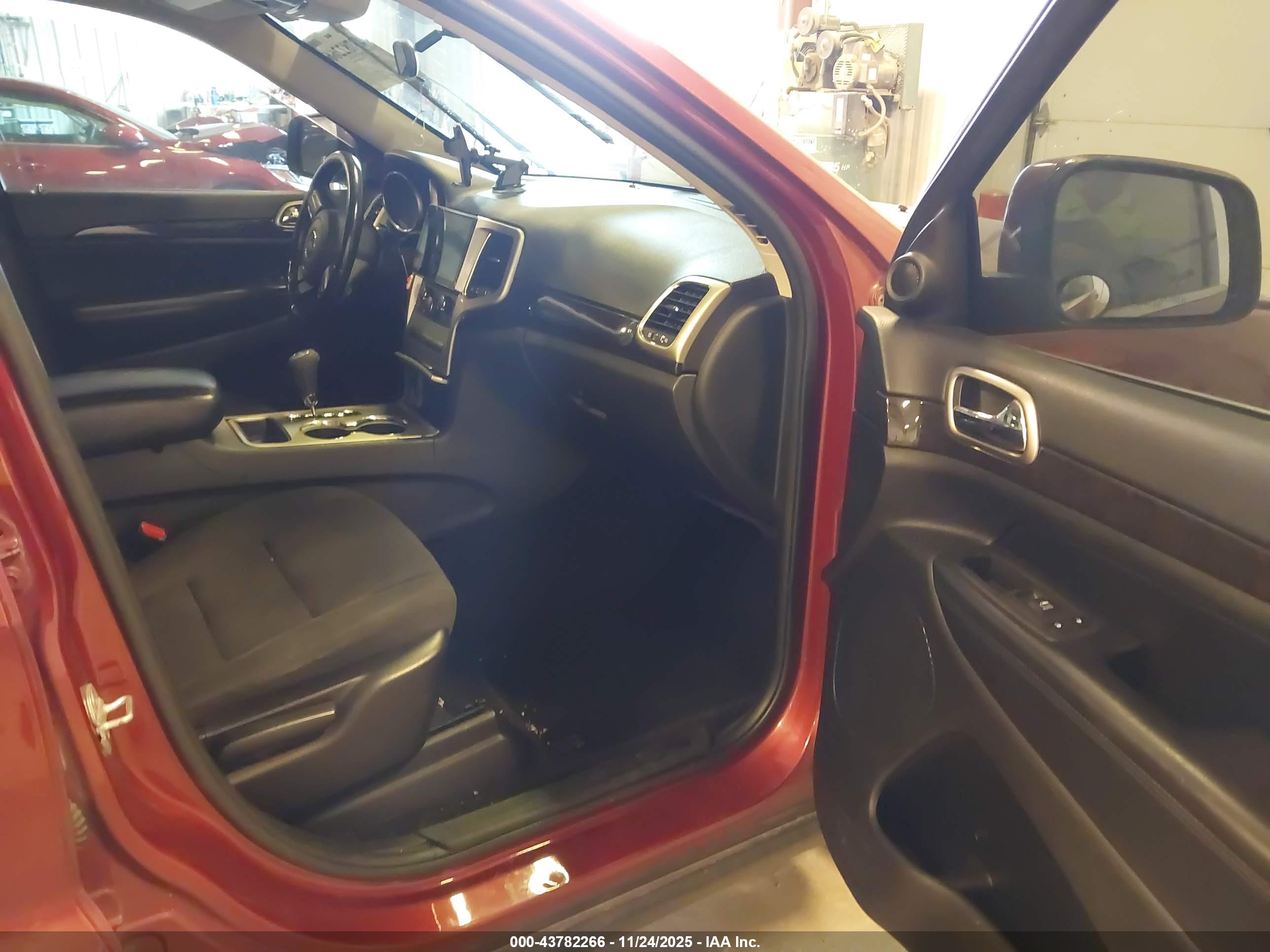 JEEP GRAND image 5