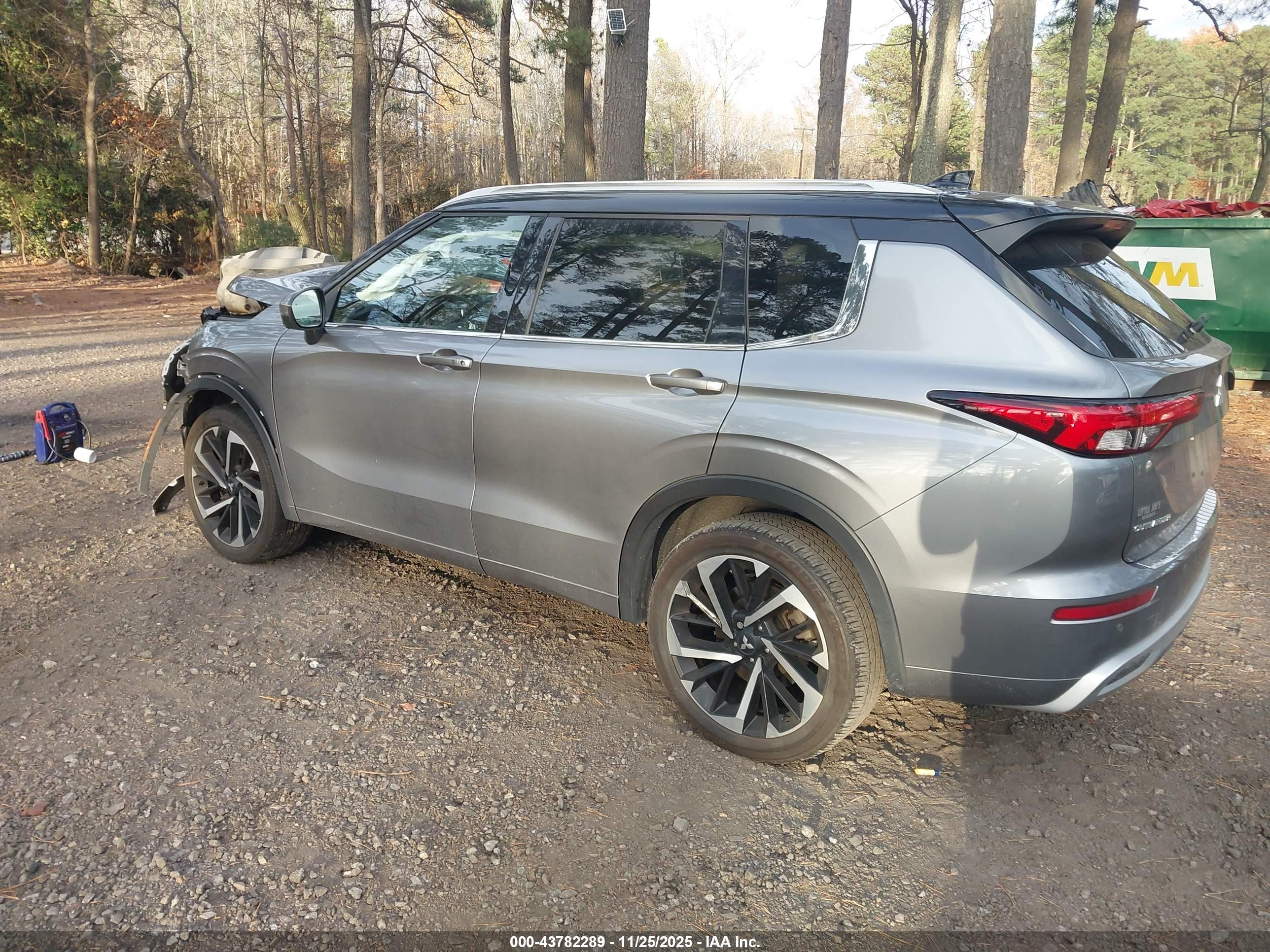 MITSUBISHI OUTLANDER image 3