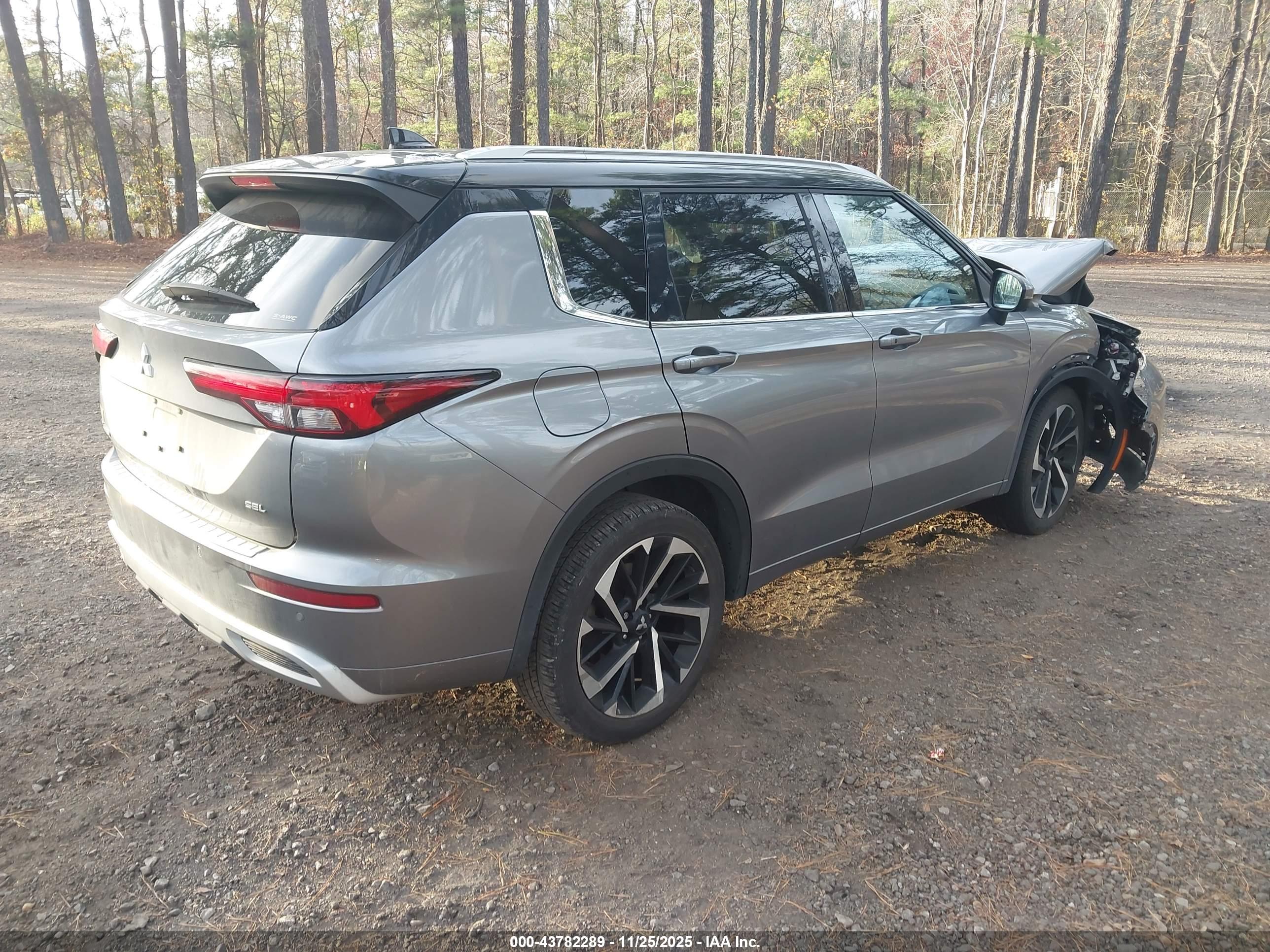 MITSUBISHI OUTLANDER image 4