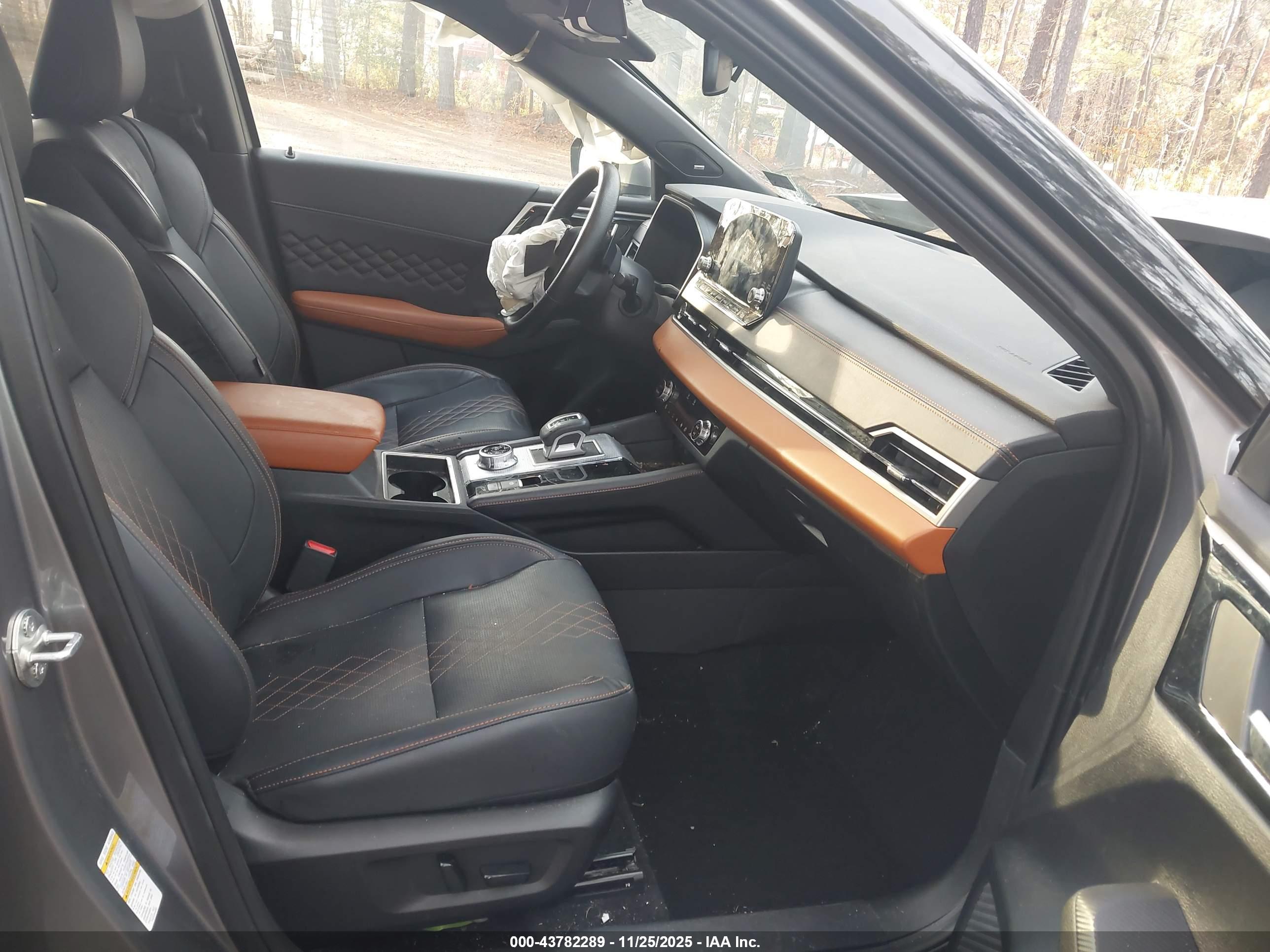 MITSUBISHI OUTLANDER image 5