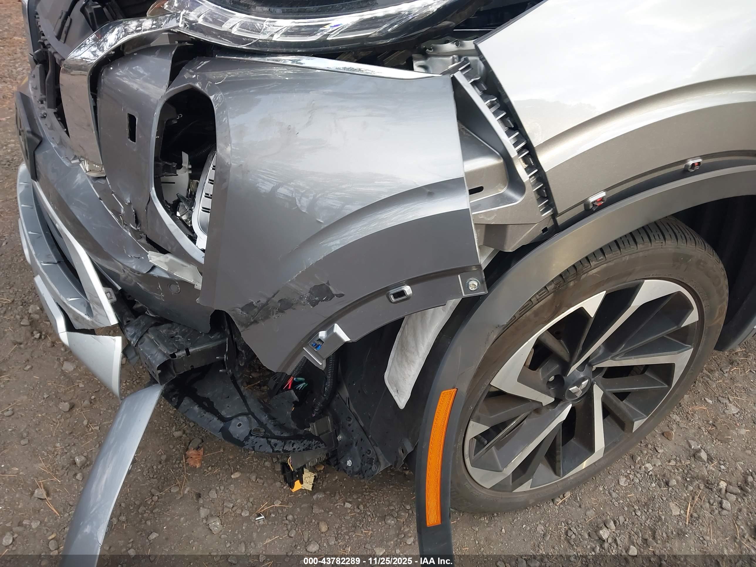 MITSUBISHI OUTLANDER image 6