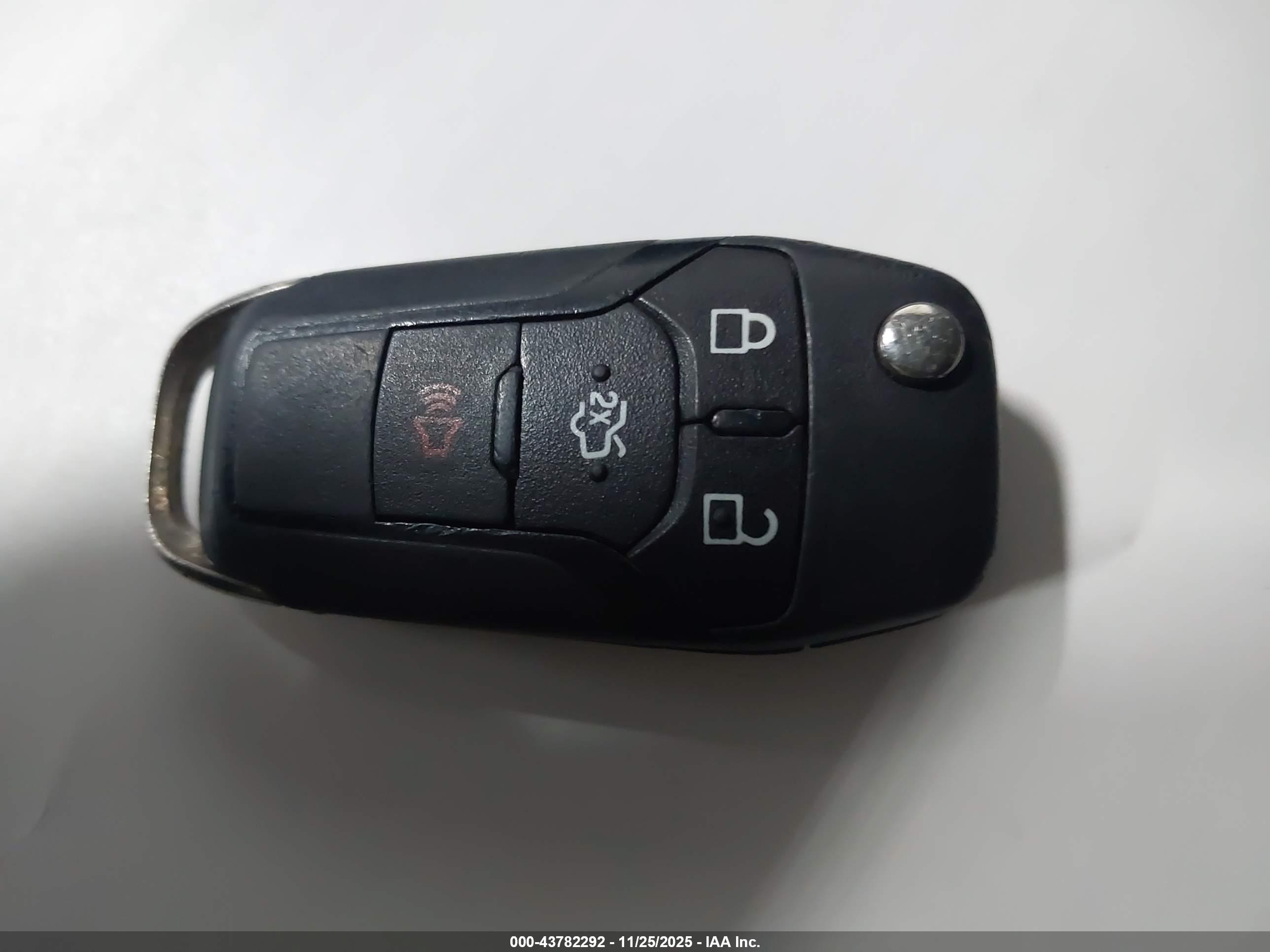 FORD FUSION image 11