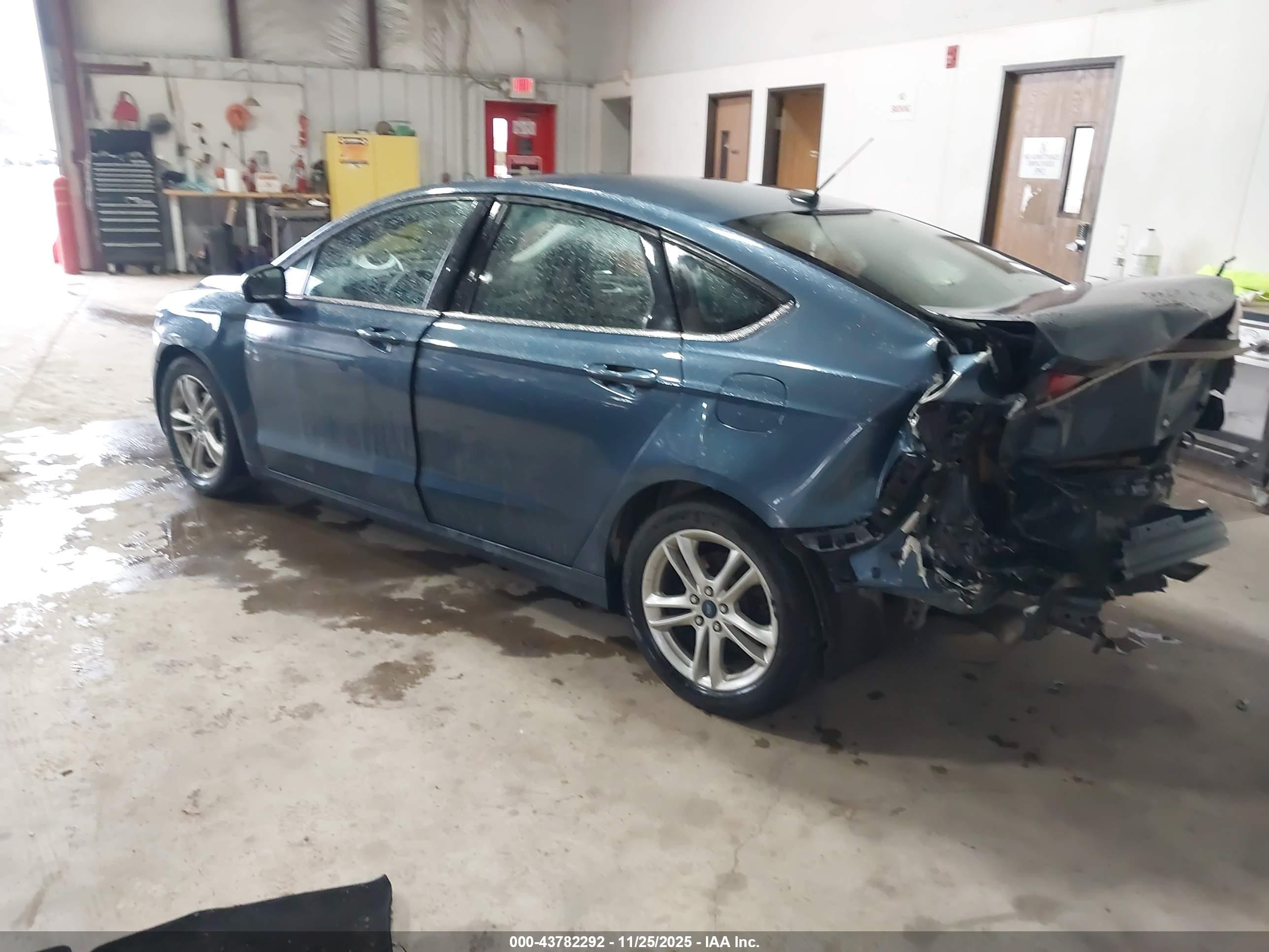 FORD FUSION image 3