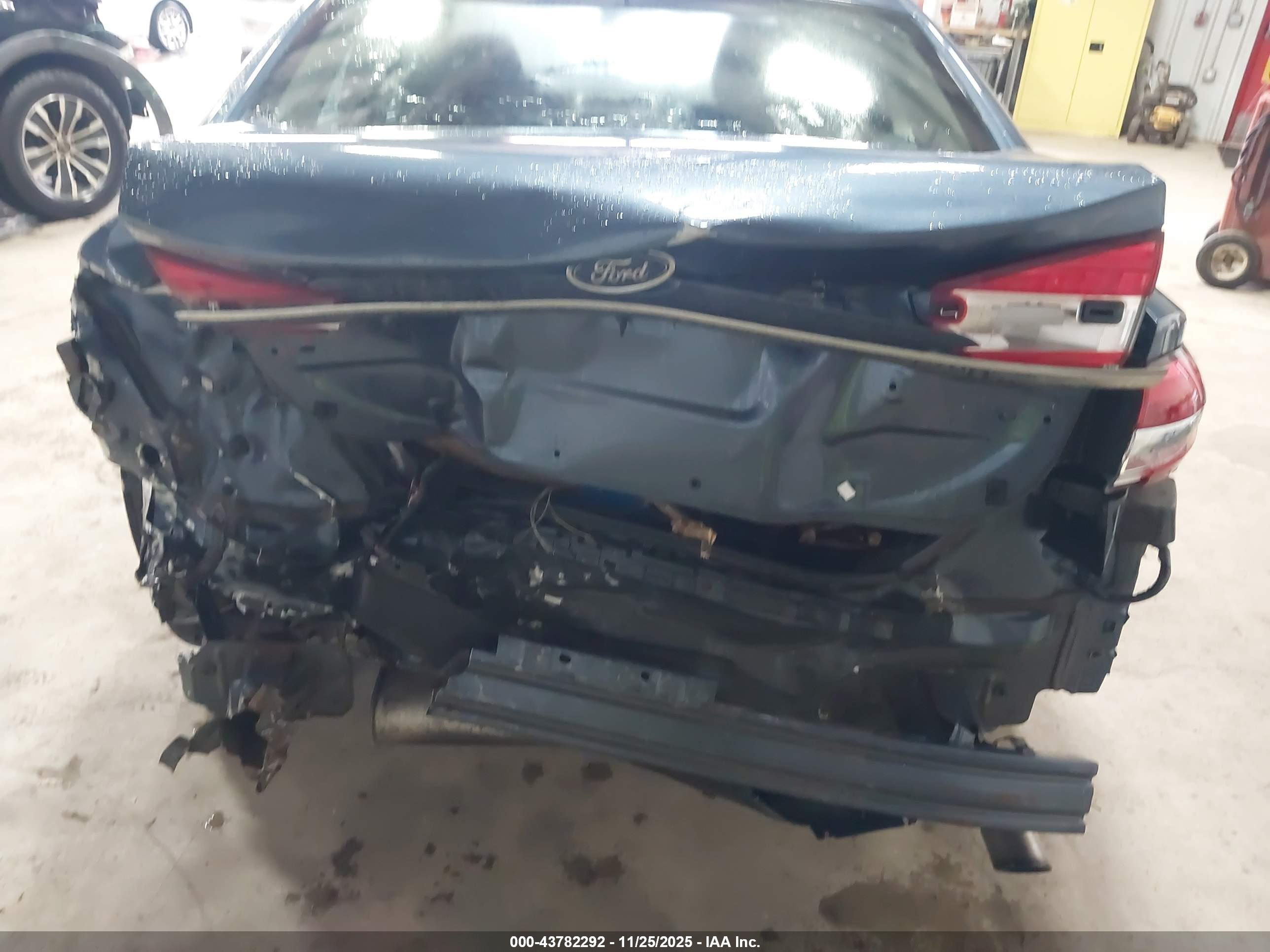 FORD FUSION image 6