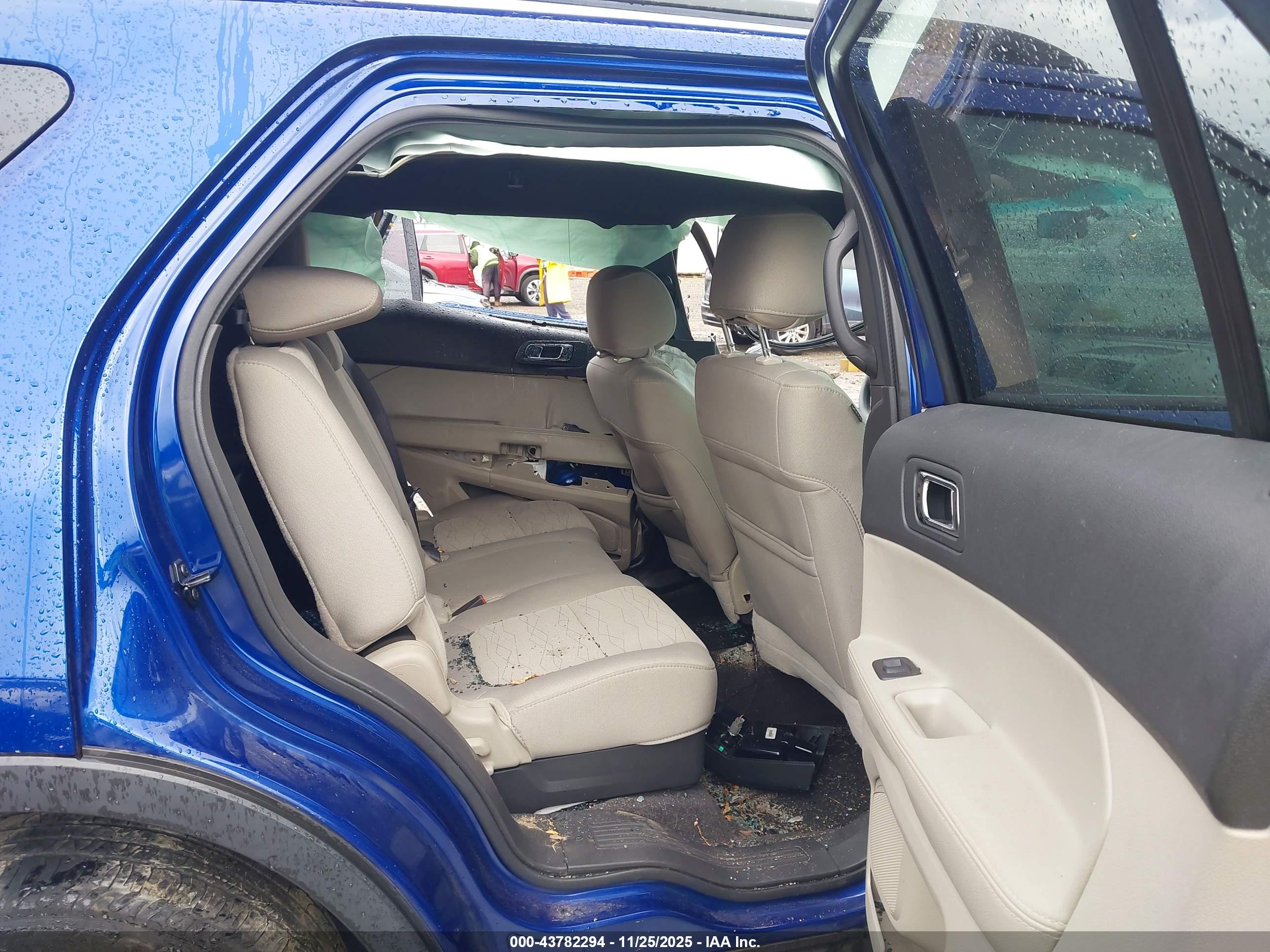 FORD EXPLORER image 8