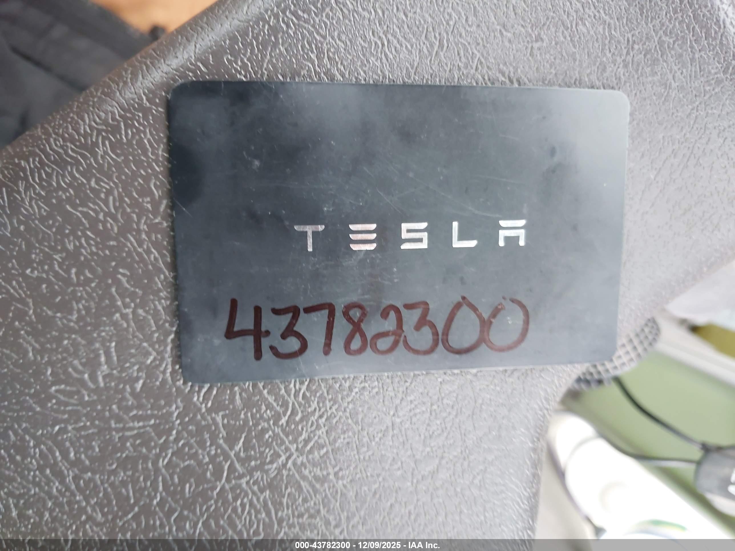 TESLA MODEL image 11