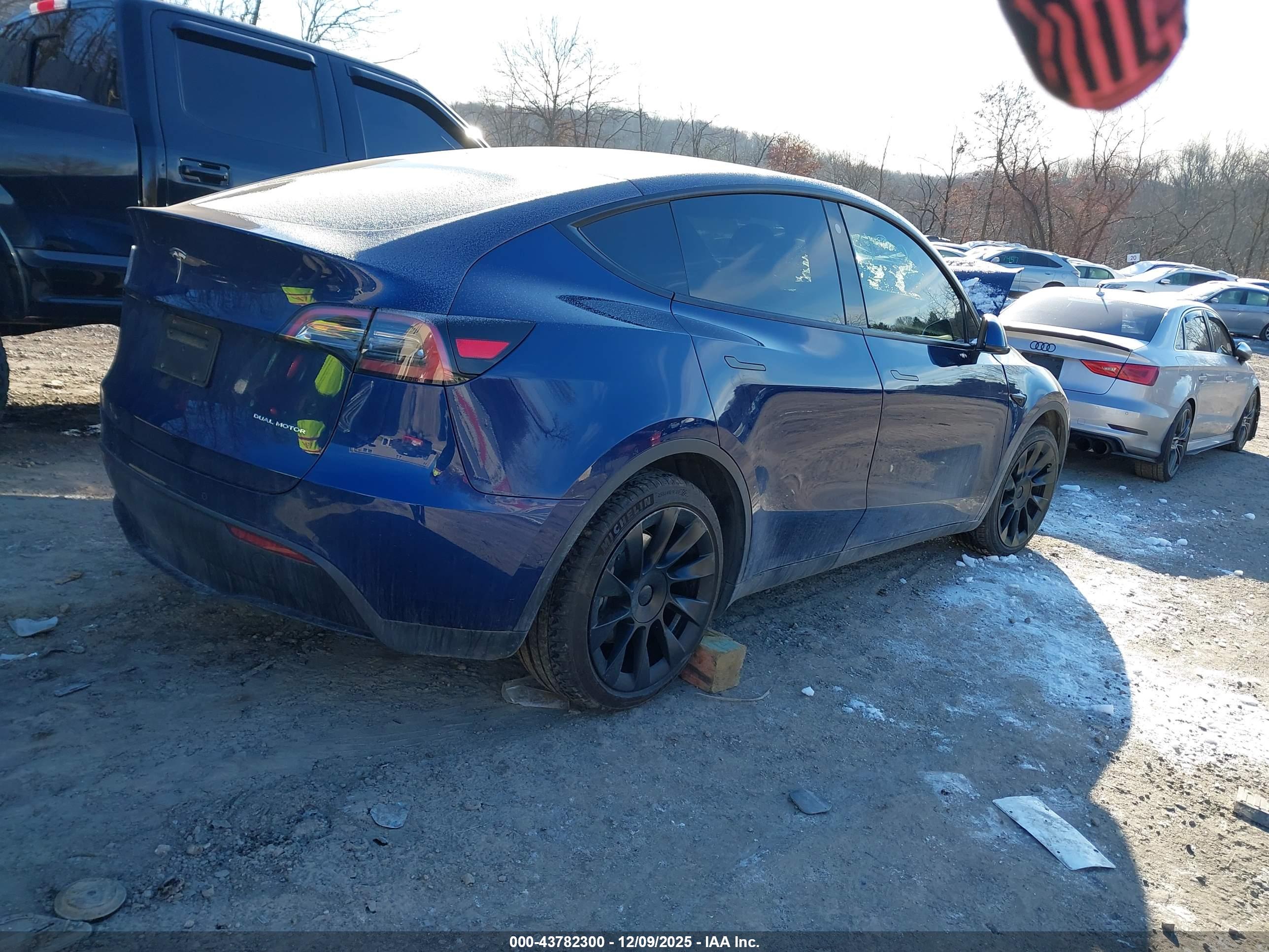 TESLA MODEL image 4