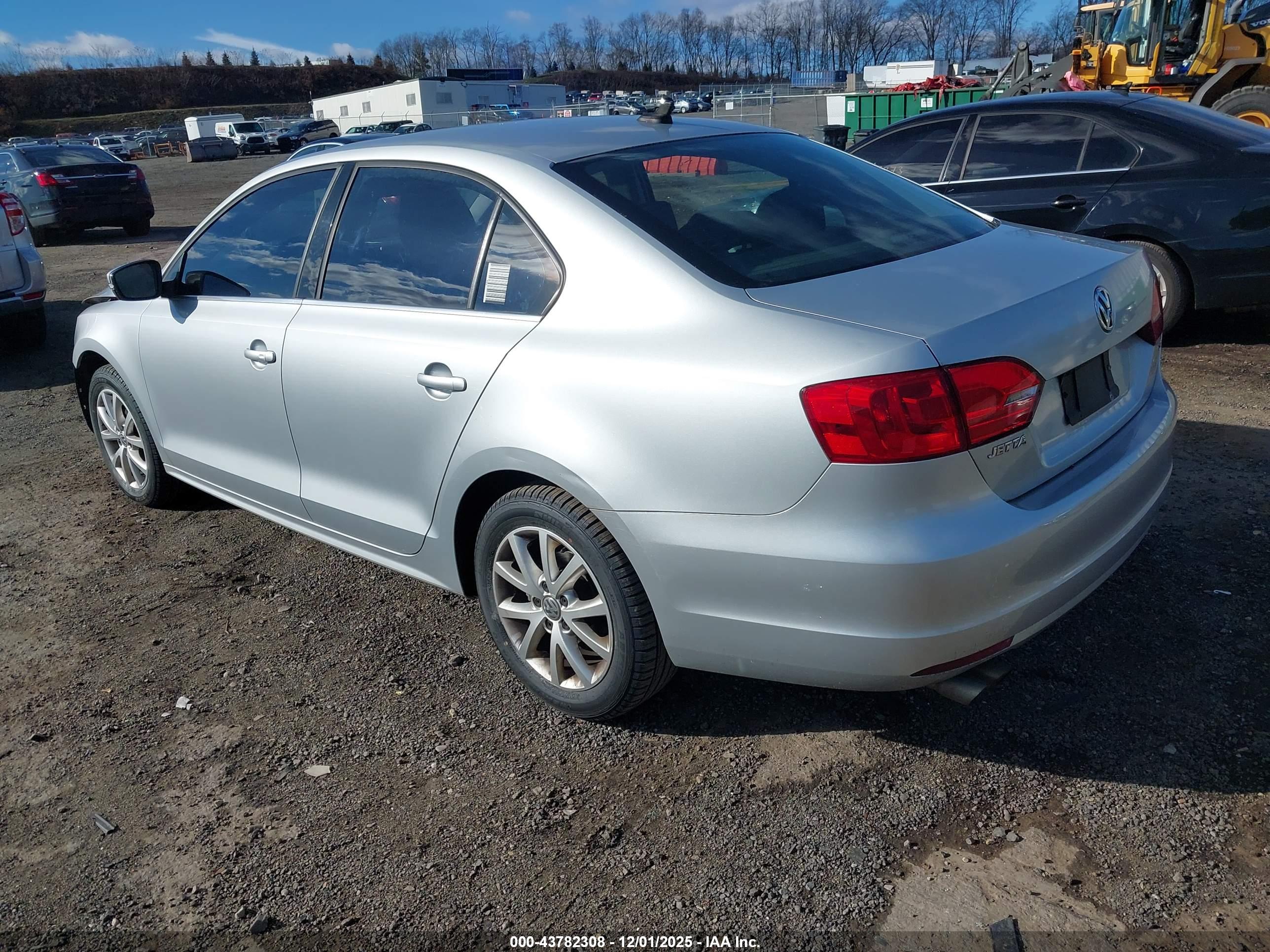 VOLKSWAGEN JETTA image 3