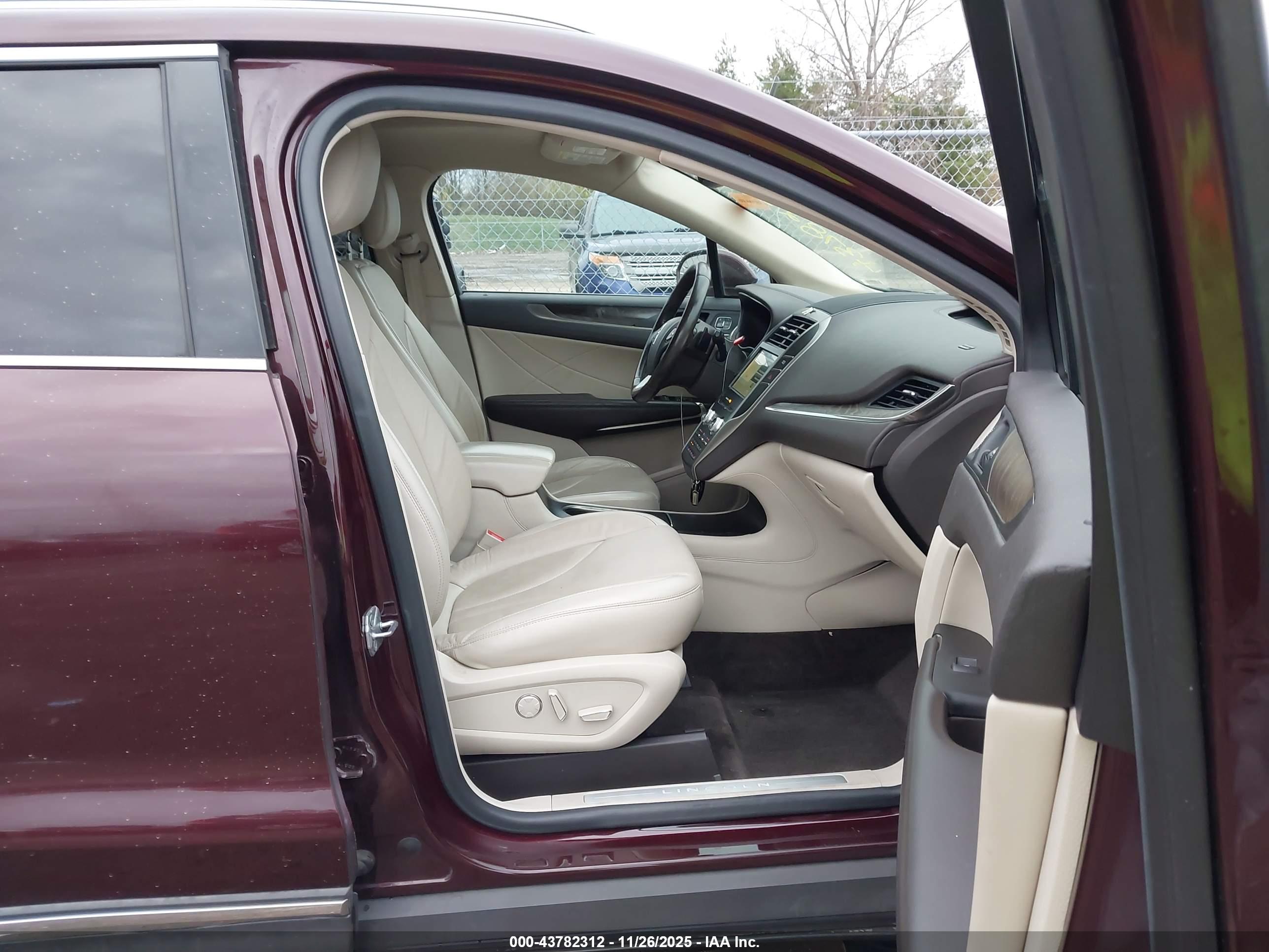 LINCOLN MKC image 5